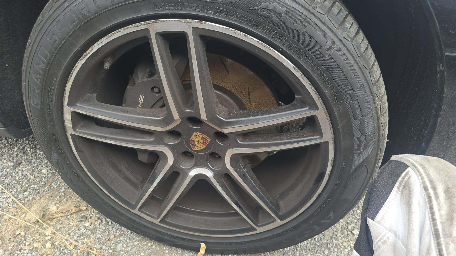 2021 Porsche Macan Base AWD