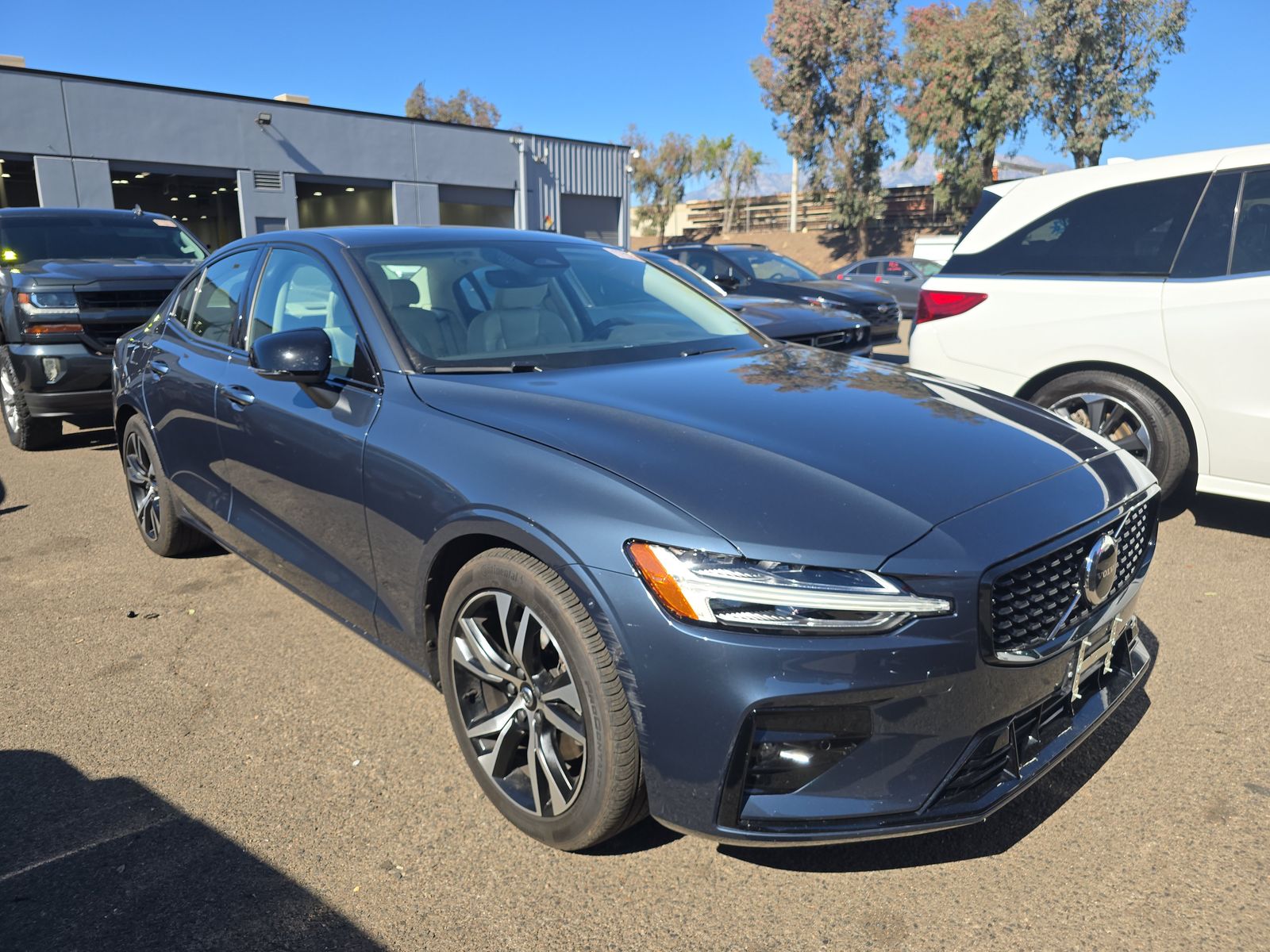 2025 Volvo S60 B5 Core AWD