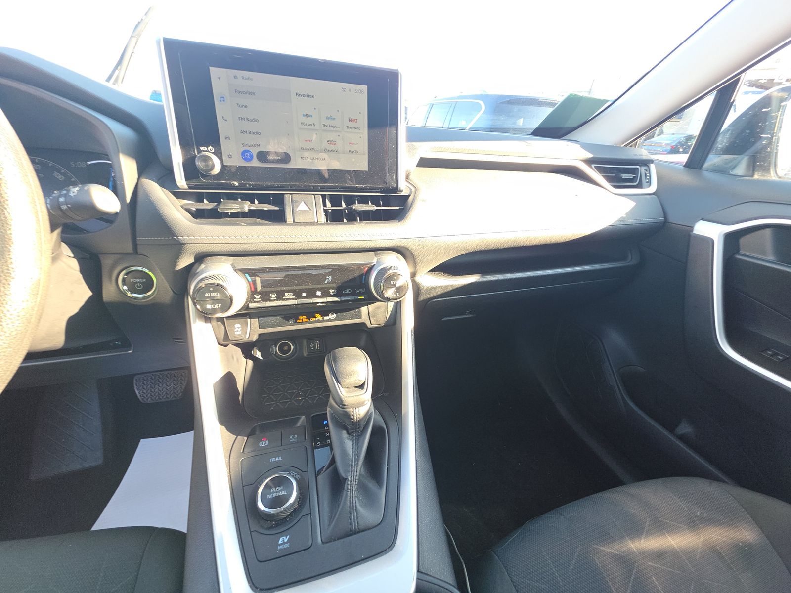 2025 Toyota RAV4 Hybrid XLE AWD