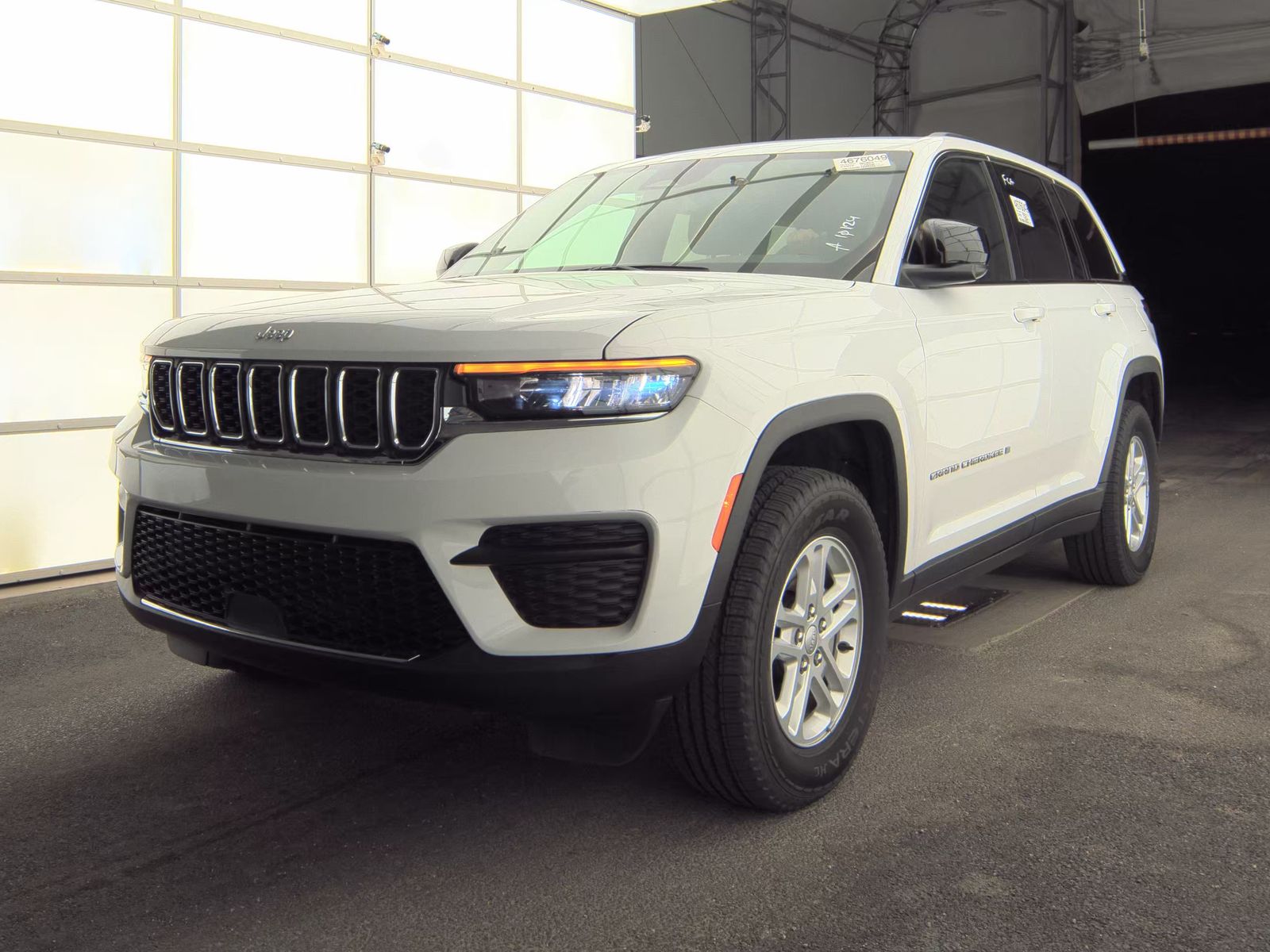 2024 Jeep Grand Cherokee Laredo AWD
