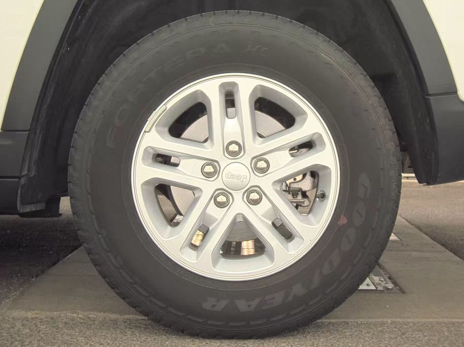 2024 Jeep Grand Cherokee Laredo AWD