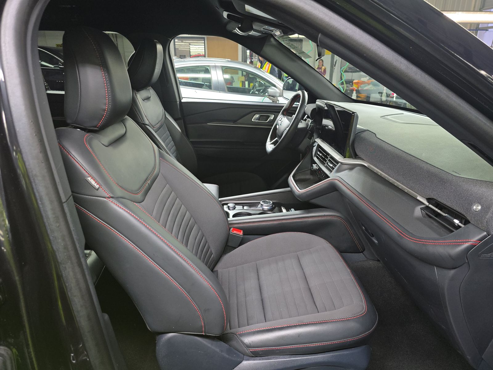 2025 Ford Explorer ST-Line AWD