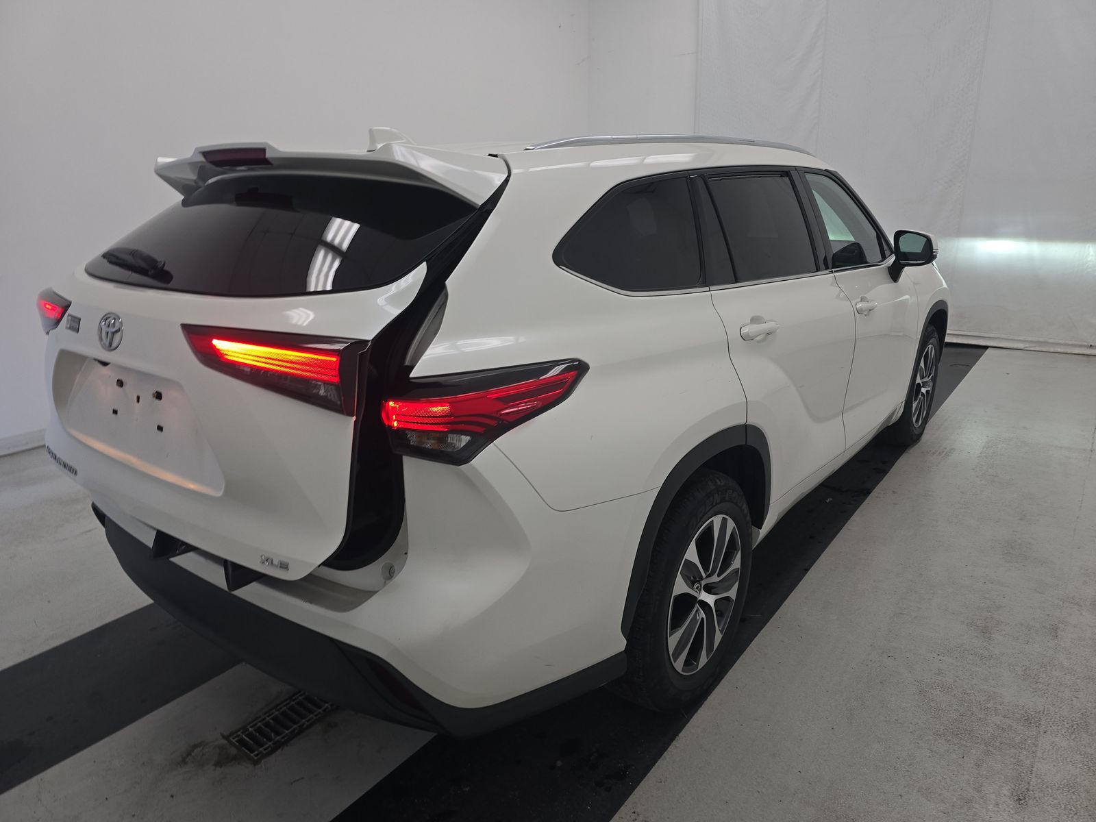 2020 Toyota Highlander XLE FWD