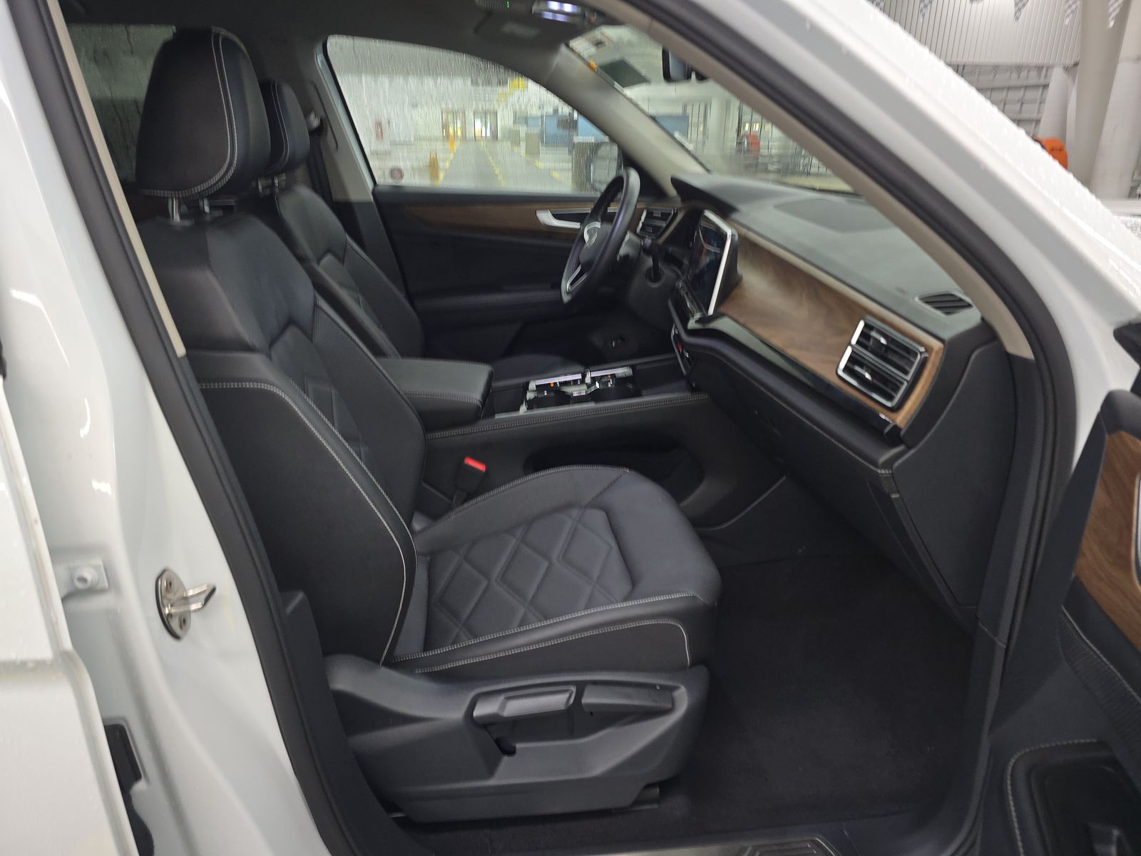 2025 Volkswagen Atlas 2.0T SE FWD