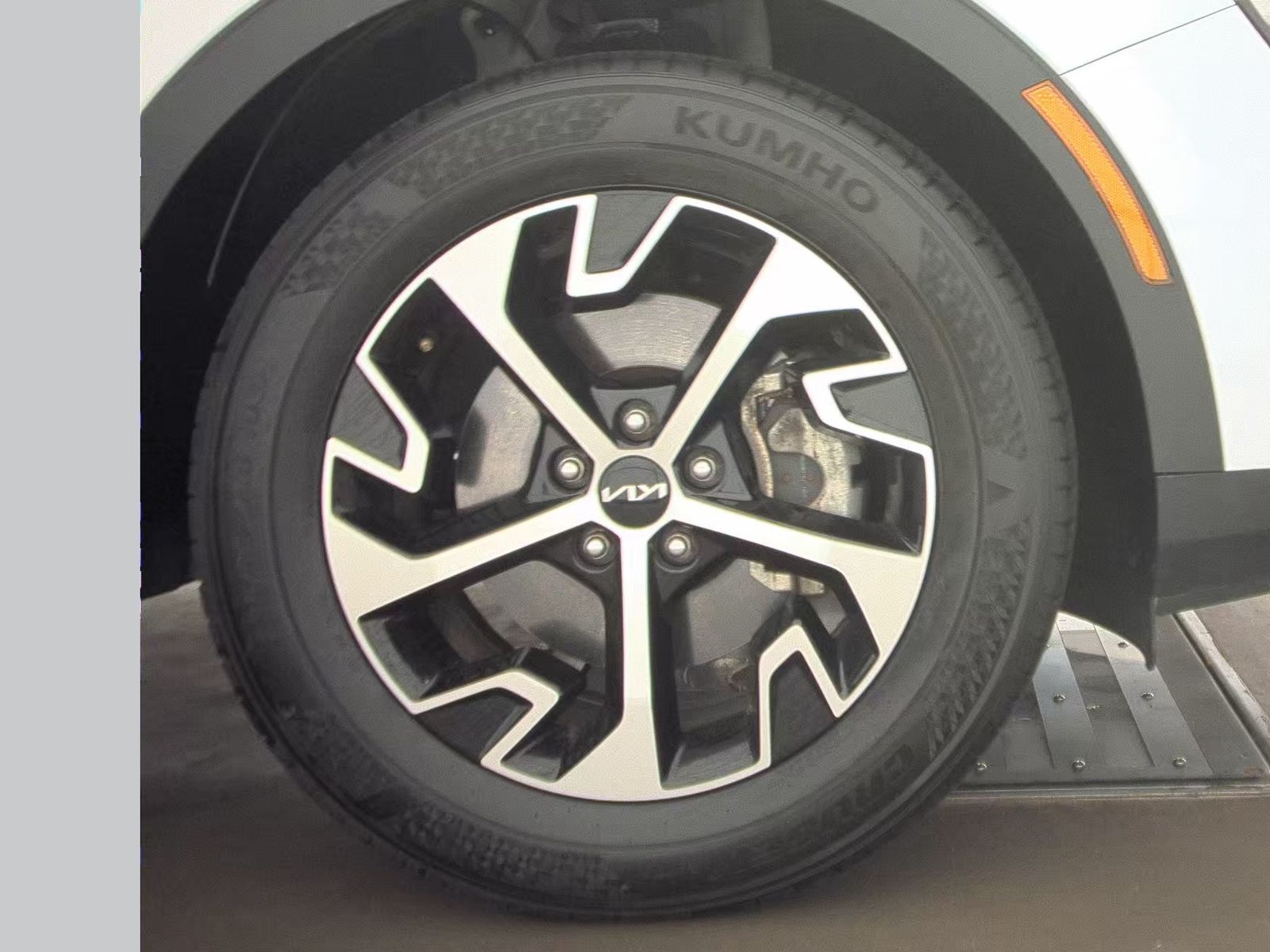 2023 Kia Sportage EX FWD