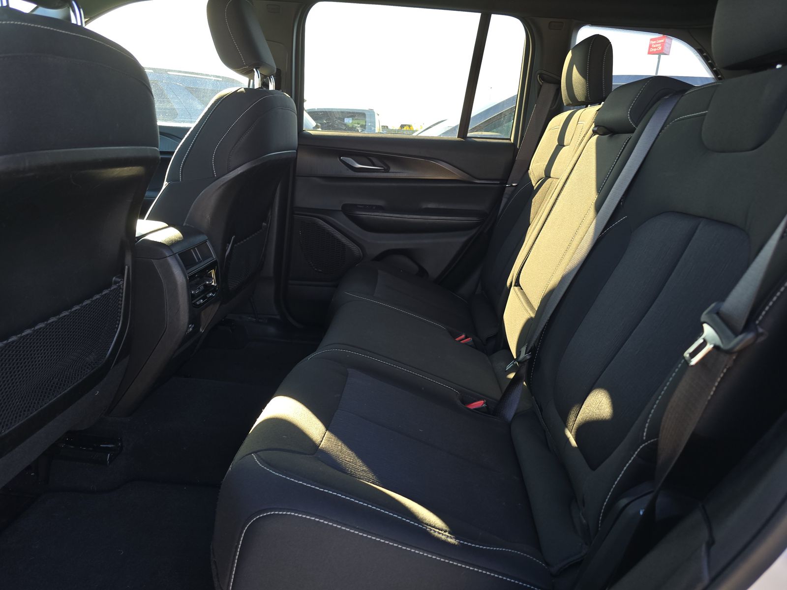 2024 Jeep Grand Cherokee Laredo AWD