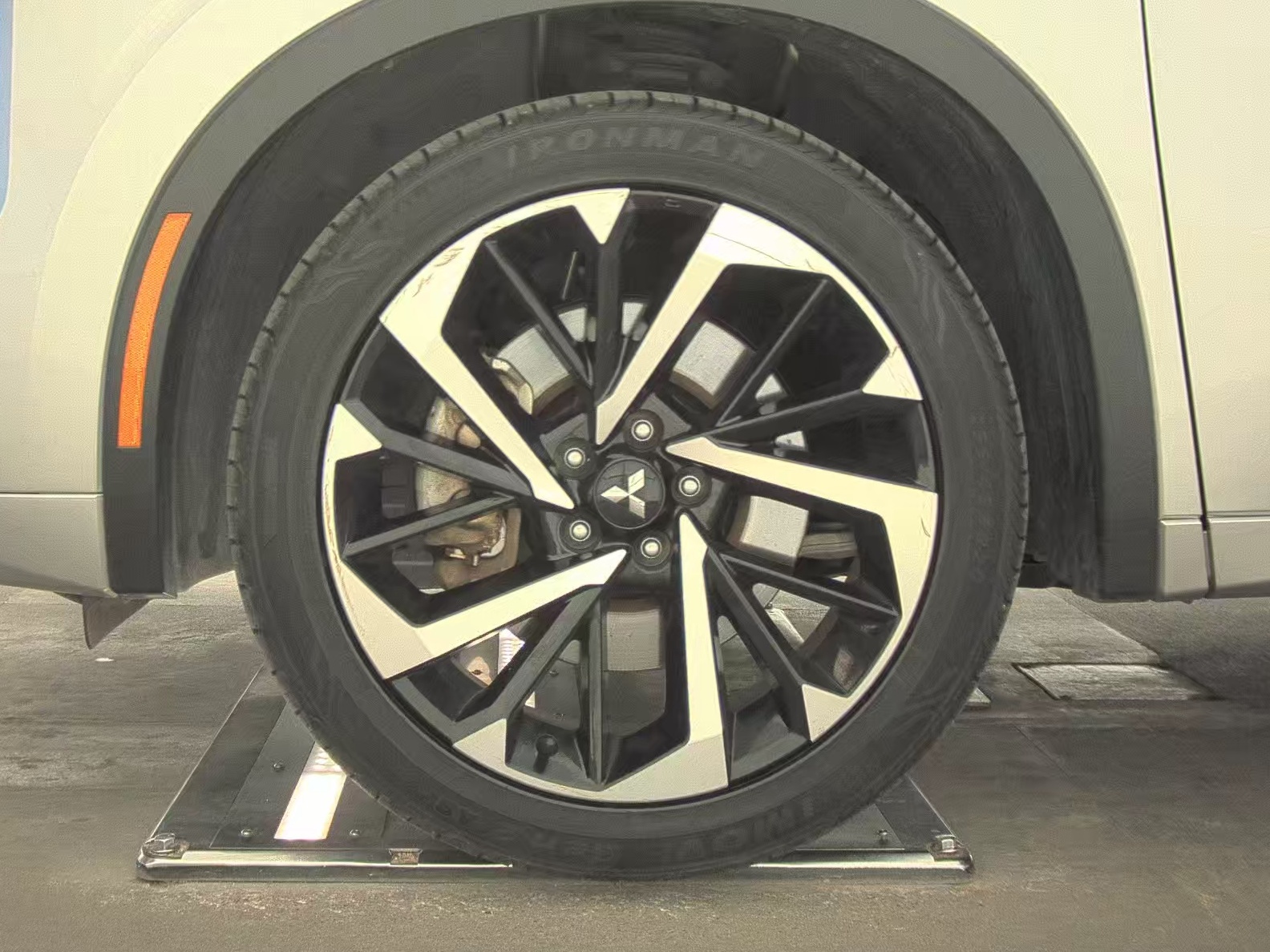 2023 Mitsubishi Outlander PHEV 40th Anniversary Edition AWD