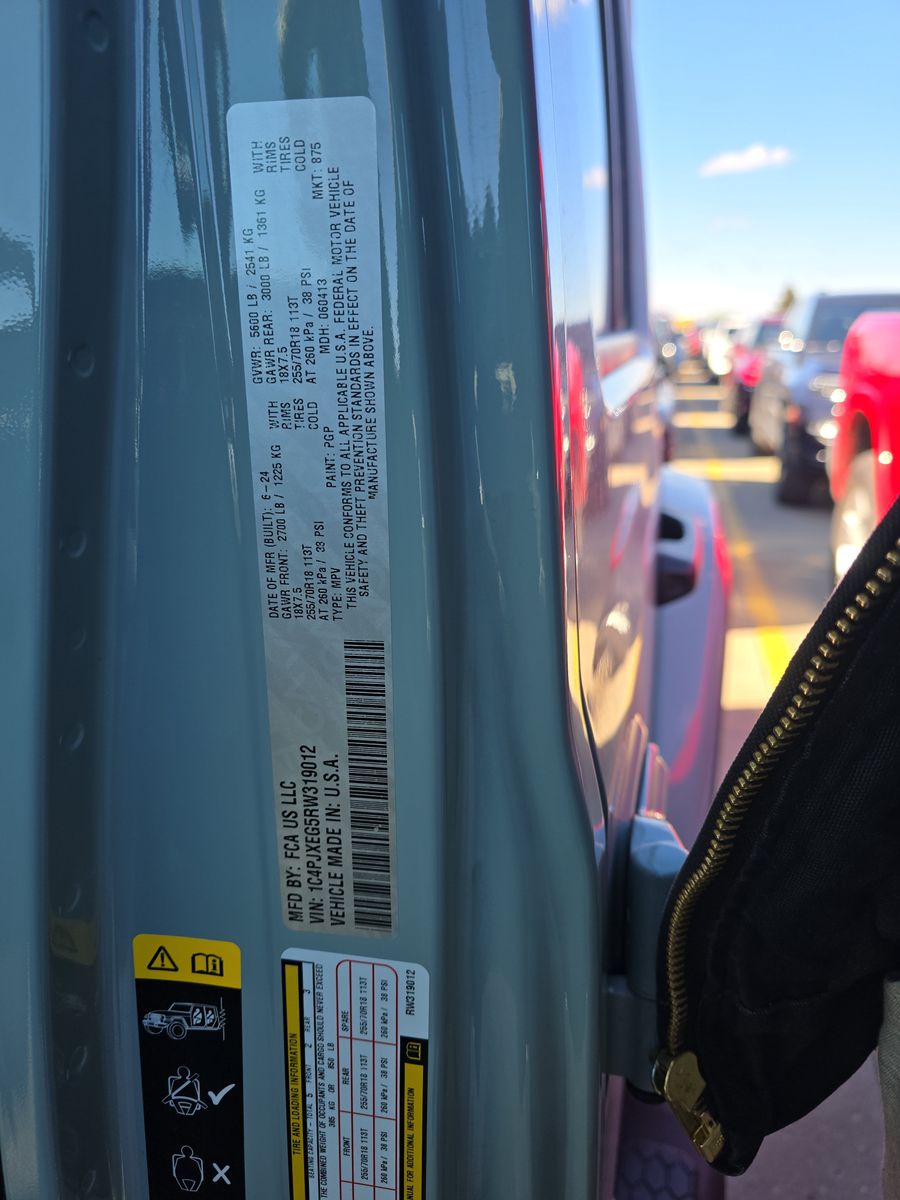 2024 Jeep Wrangler Sahara AWD