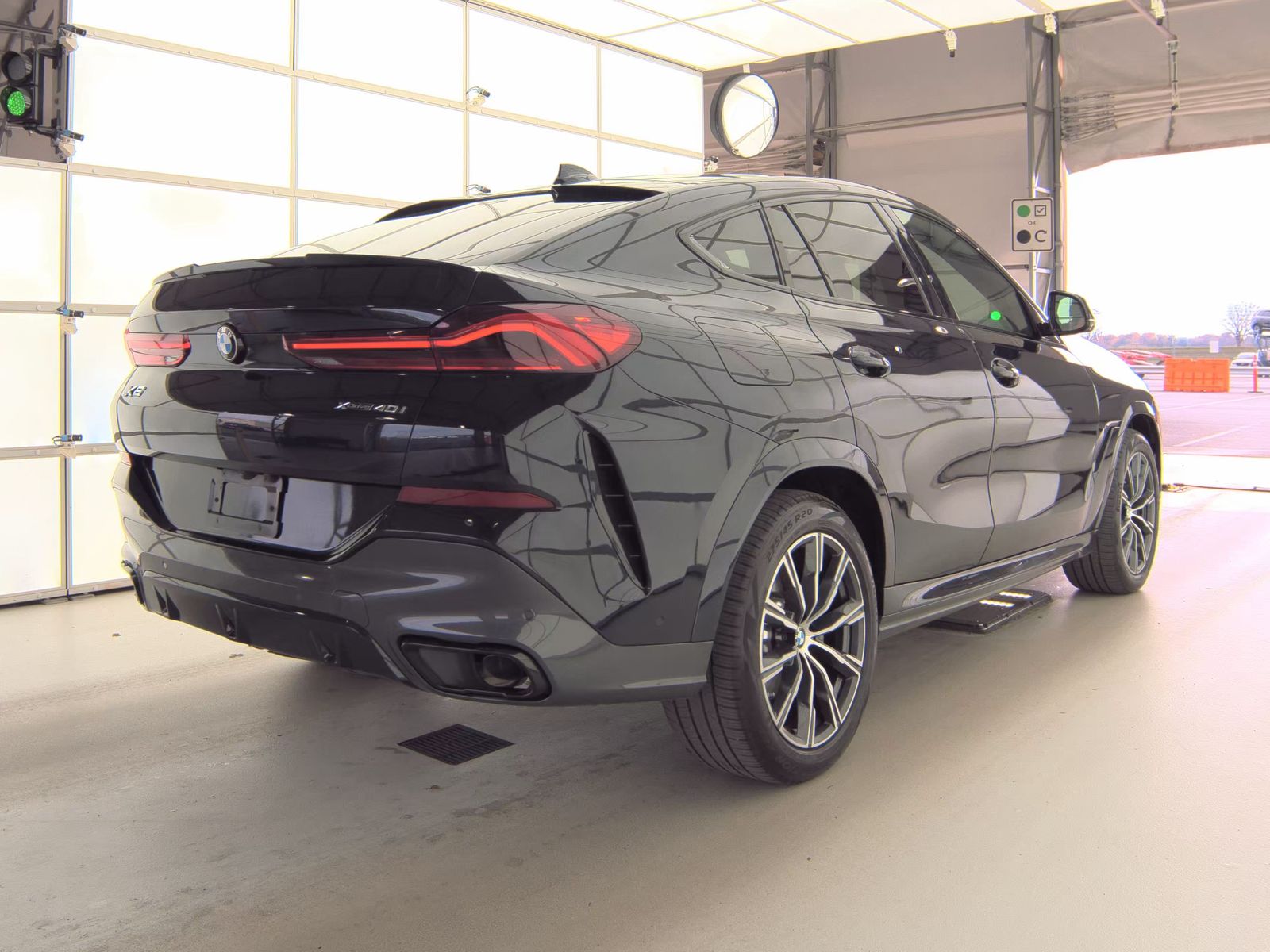 2022 BMW X6 xDrive40i AWD