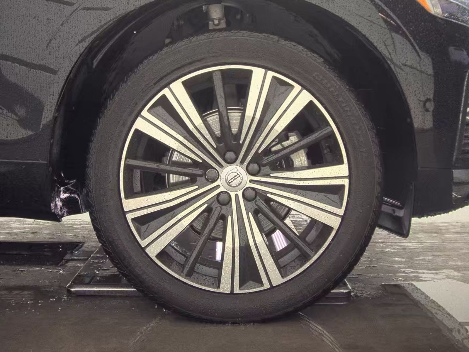 2023 Volvo XC60 B5 Plus FWD