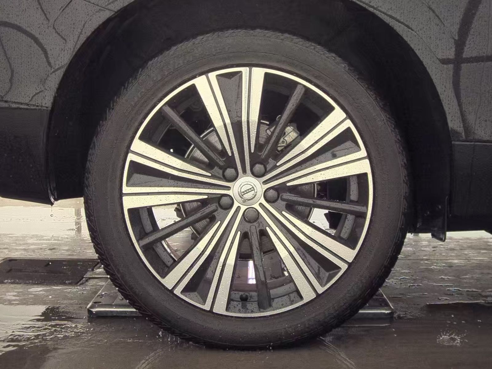 2023 Volvo XC60 B5 Plus FWD