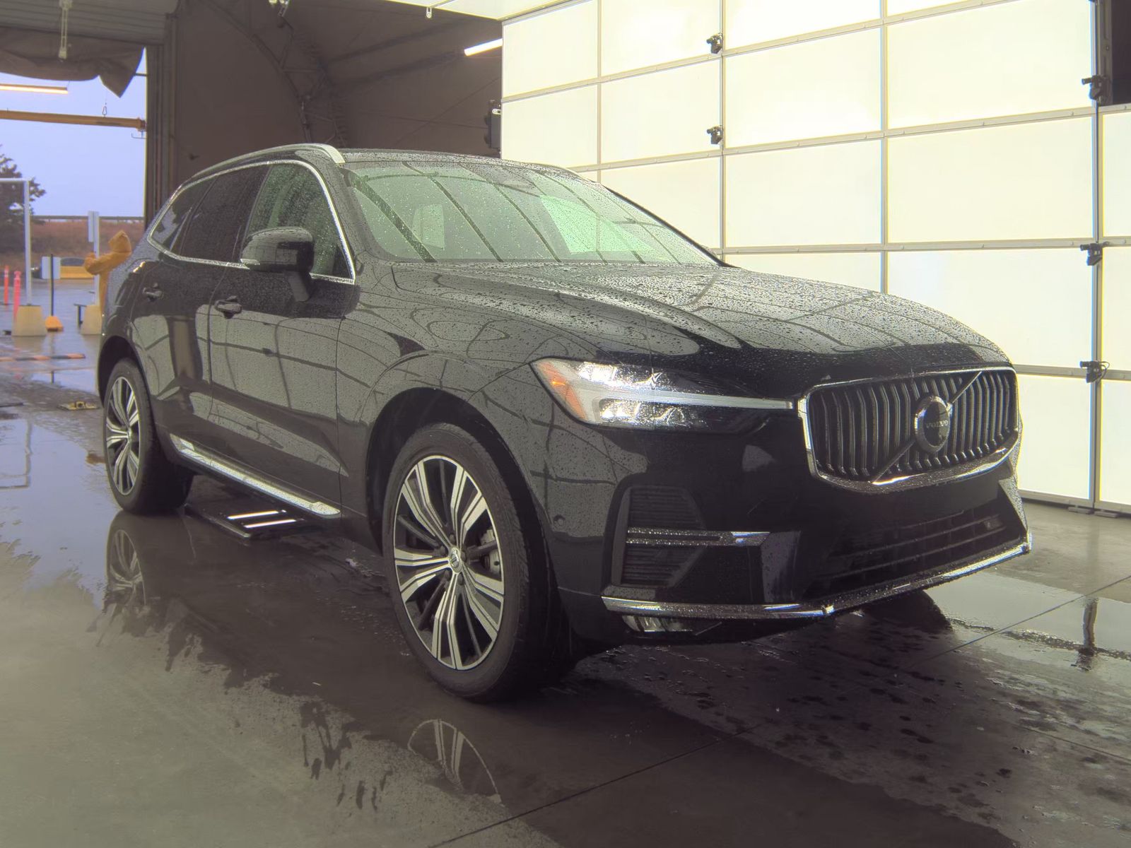 2023 Volvo XC60 B5 Plus FWD