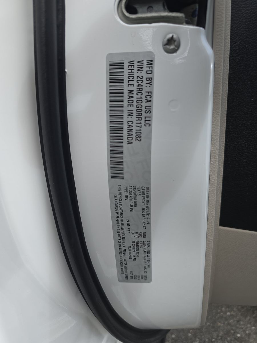 2024 Chrysler Pacifica Limited FWD