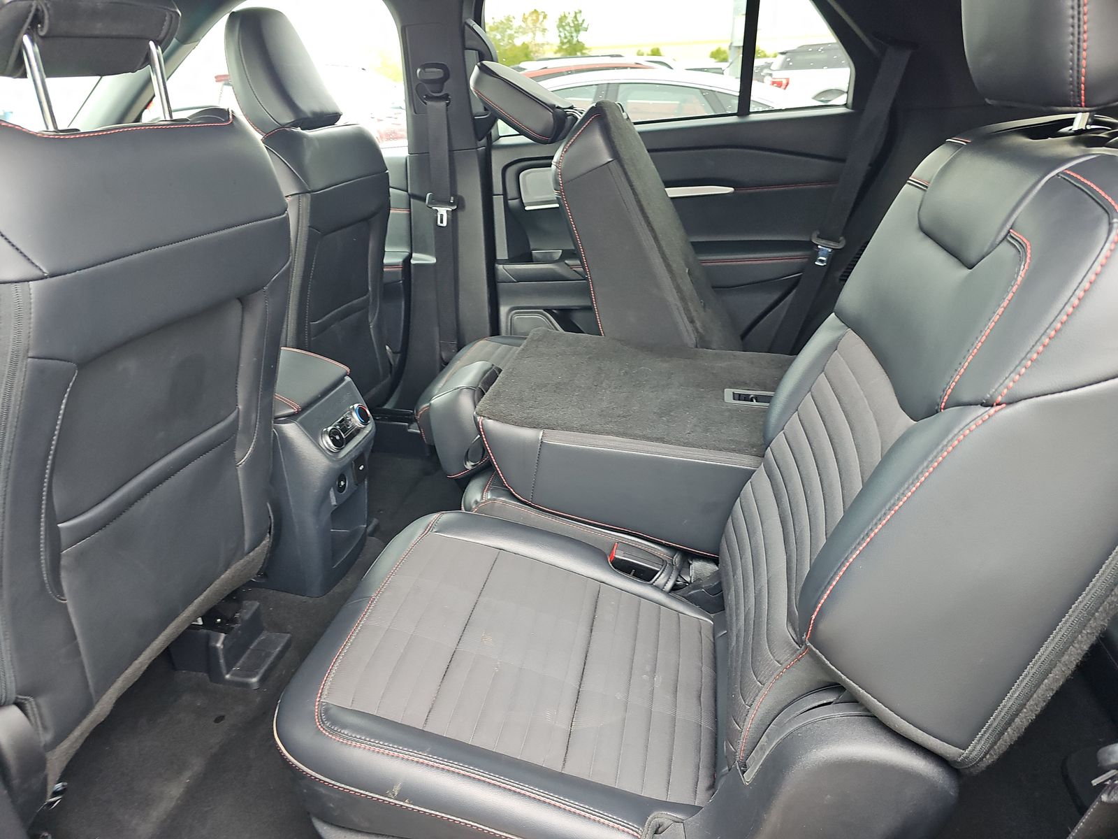 2025 Ford Explorer ST-Line AWD