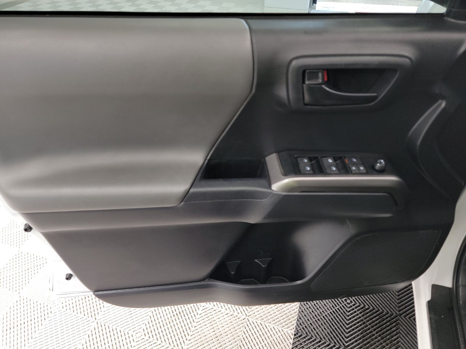 2022 Toyota Tacoma SR5 RWD