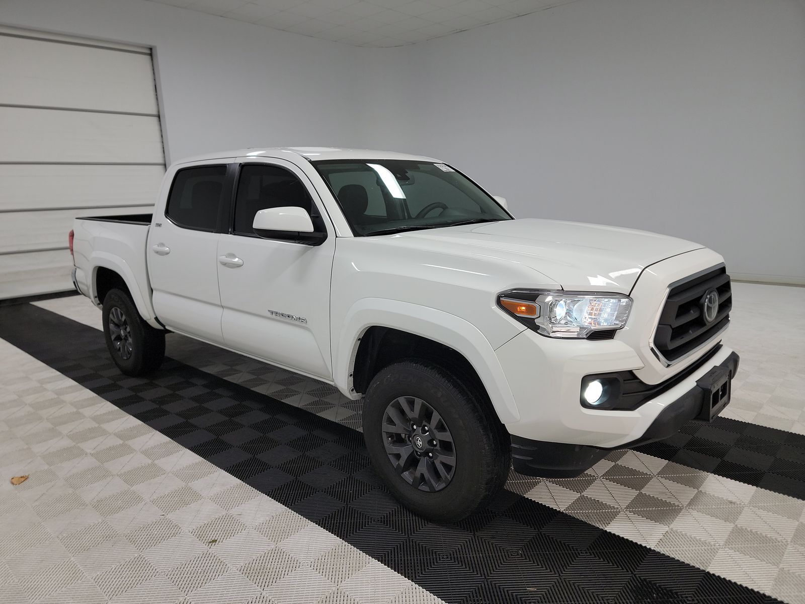 2022 Toyota Tacoma SR5 RWD