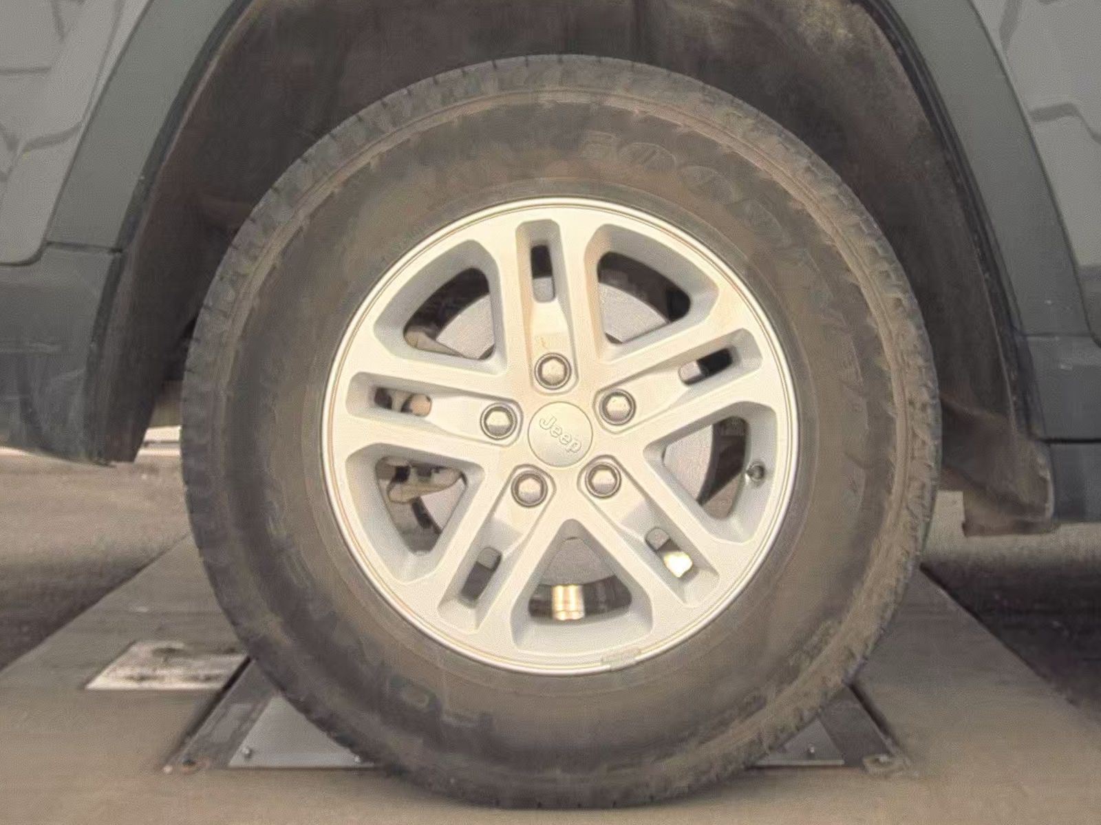 2024 Jeep Grand Cherokee Laredo AWD