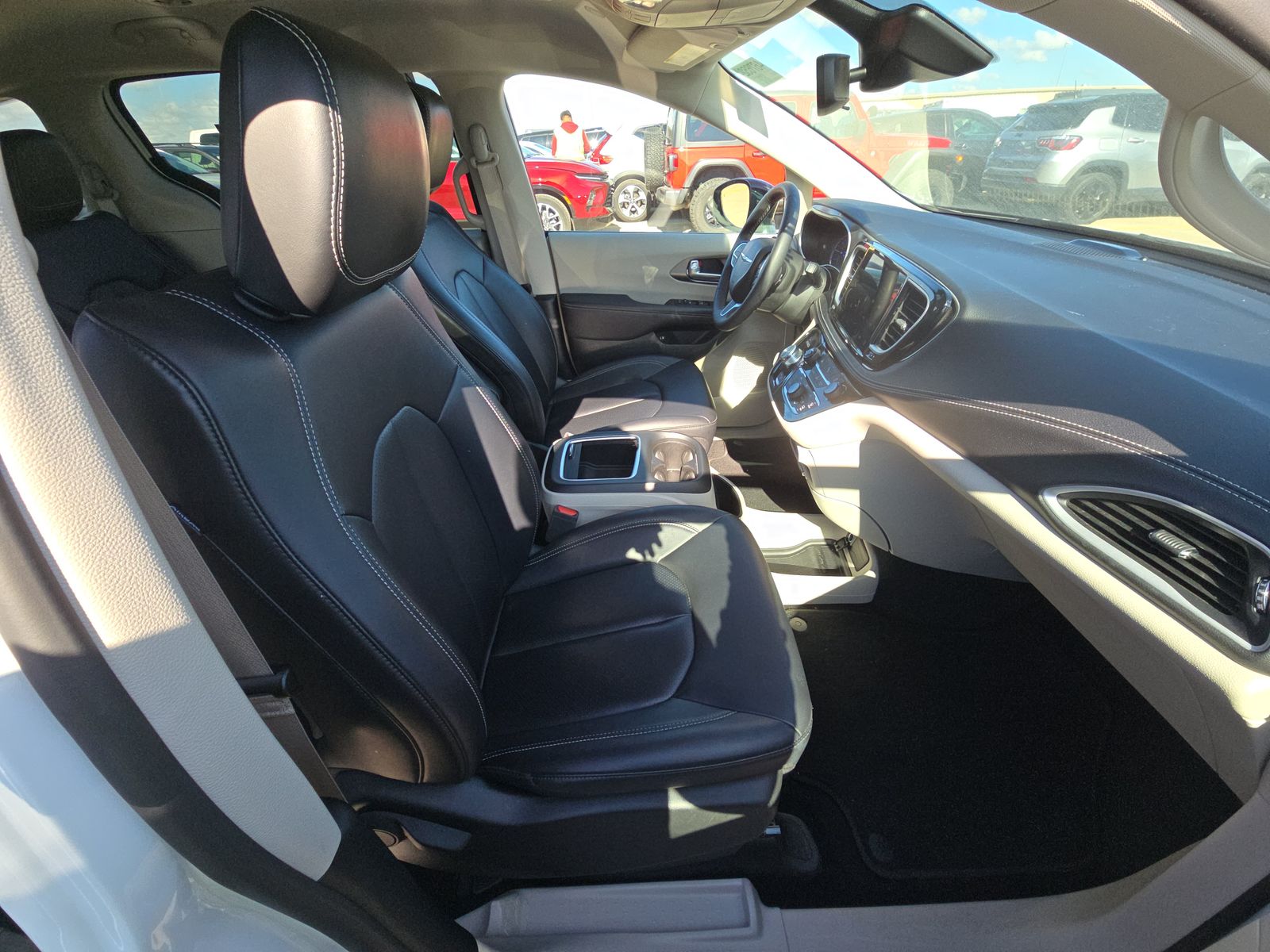 2024 Chrysler Pacifica Hybrid Select FWD