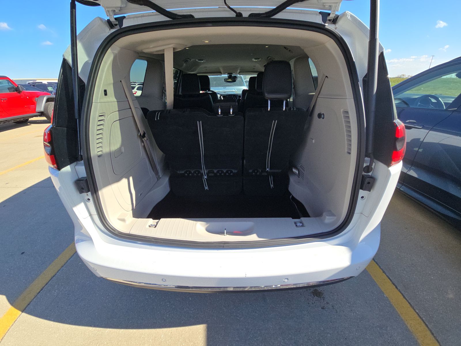 2024 Chrysler Pacifica Hybrid Select FWD