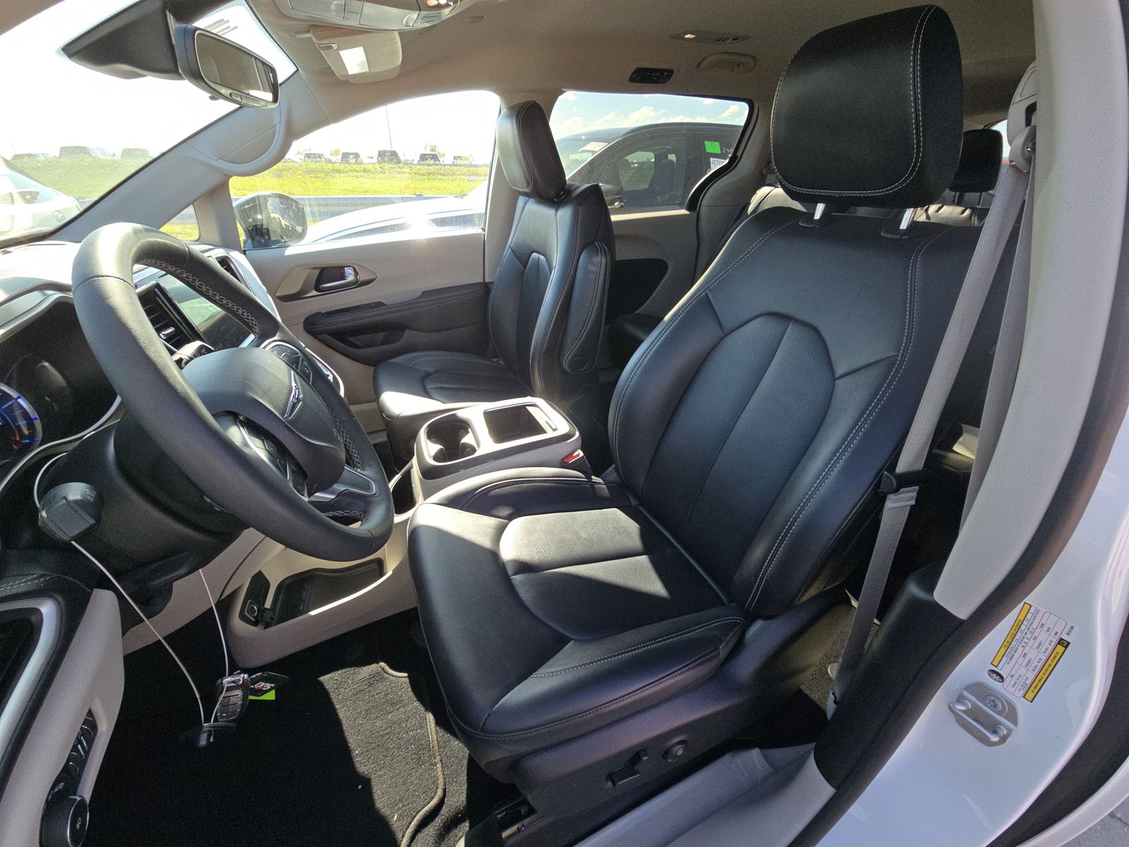 2024 Chrysler Pacifica Hybrid Select FWD