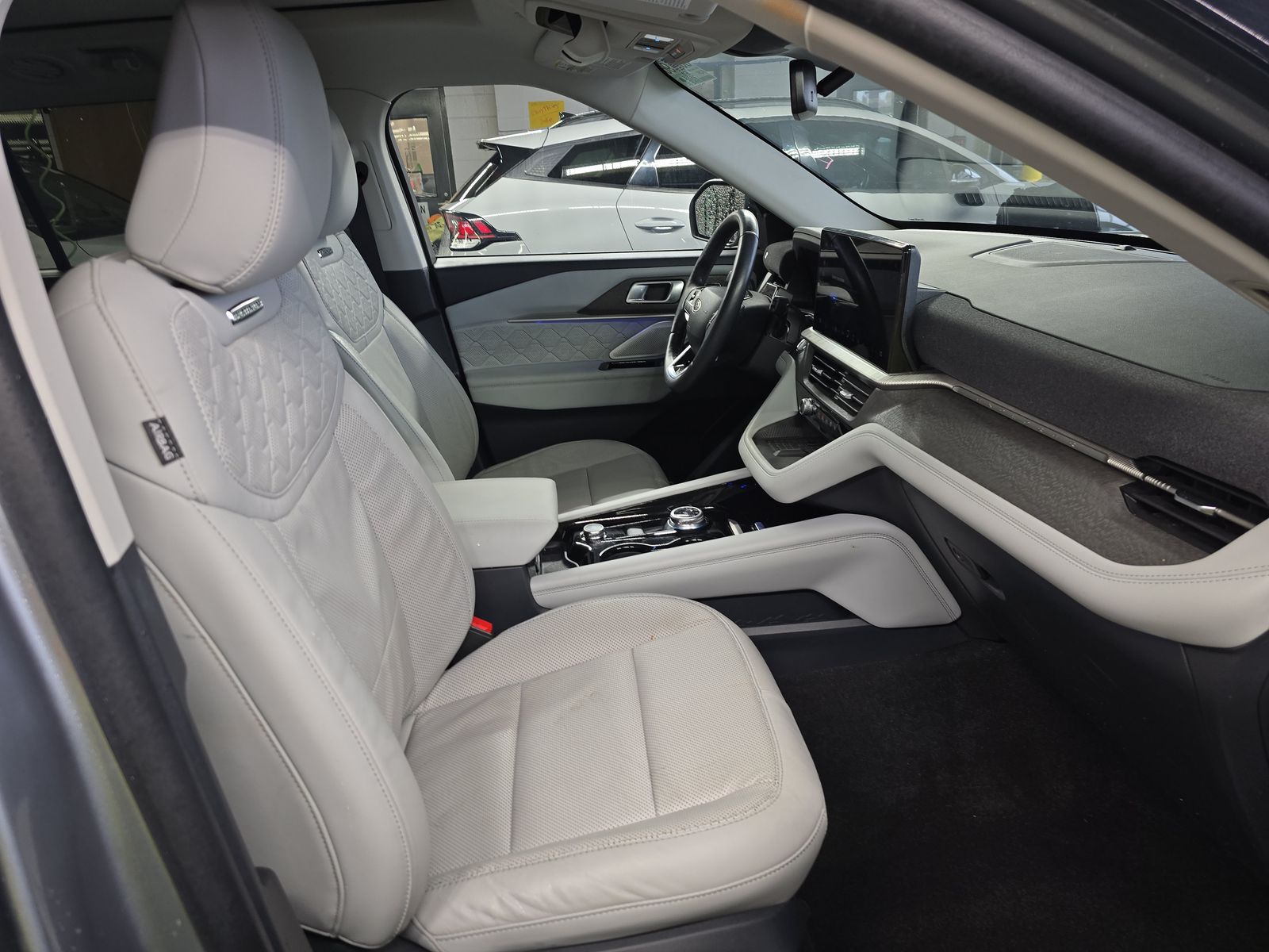 2025 Ford Explorer Platinum RWD