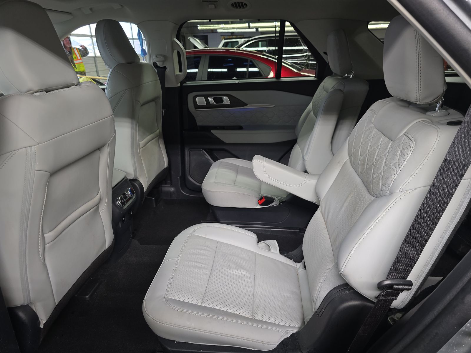 2025 Ford Explorer Platinum RWD