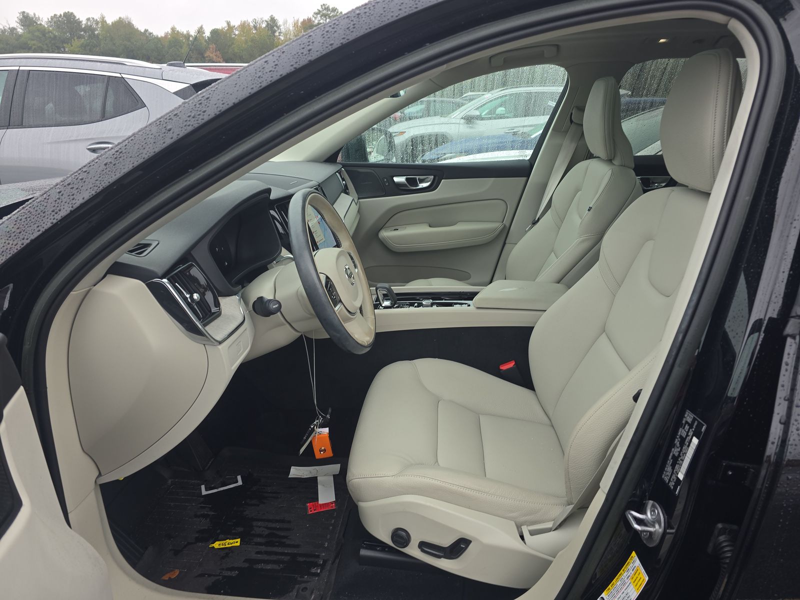 2023 Volvo XC60 B5 Plus FWD