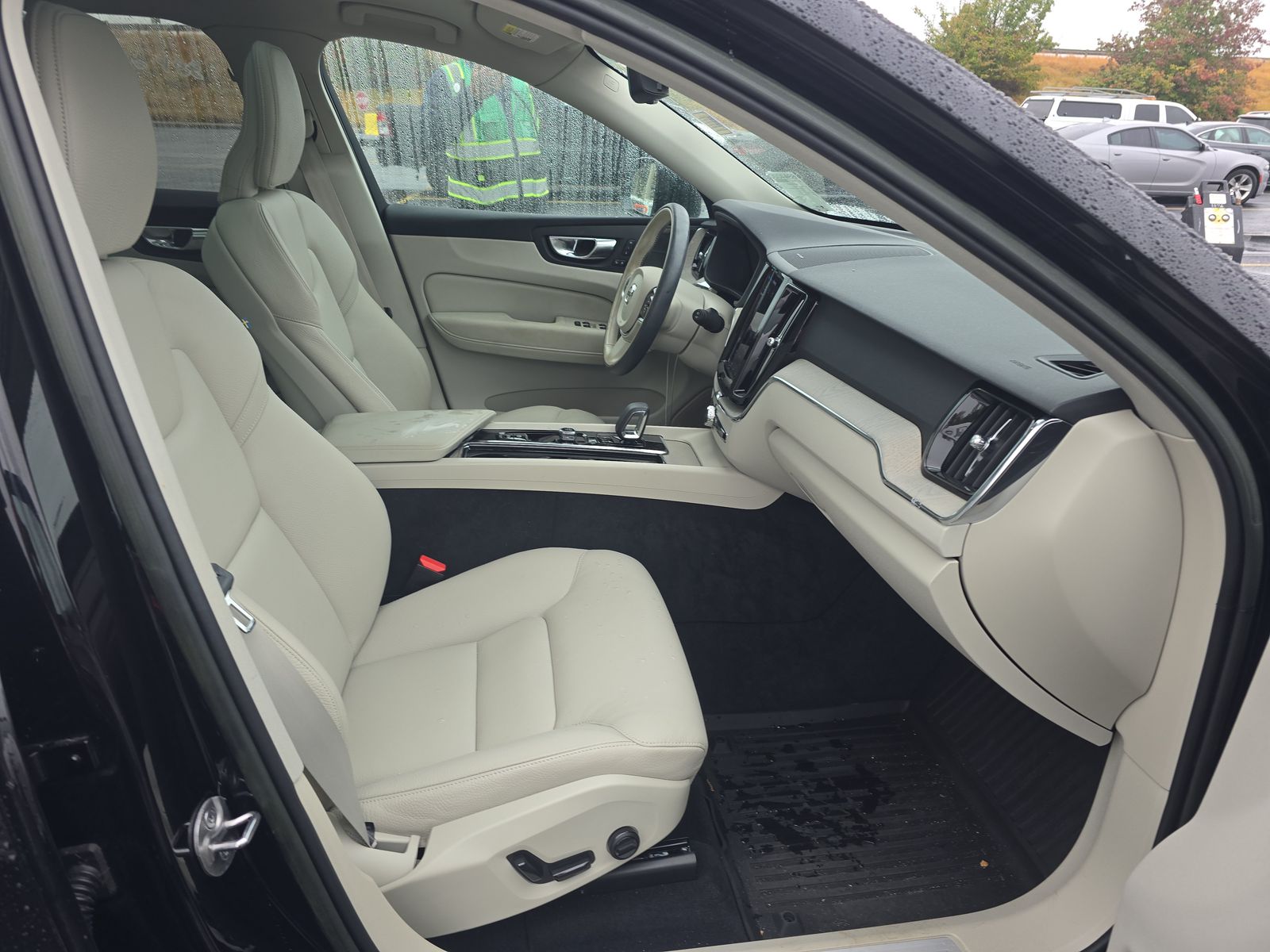 2023 Volvo XC60 B5 Plus FWD