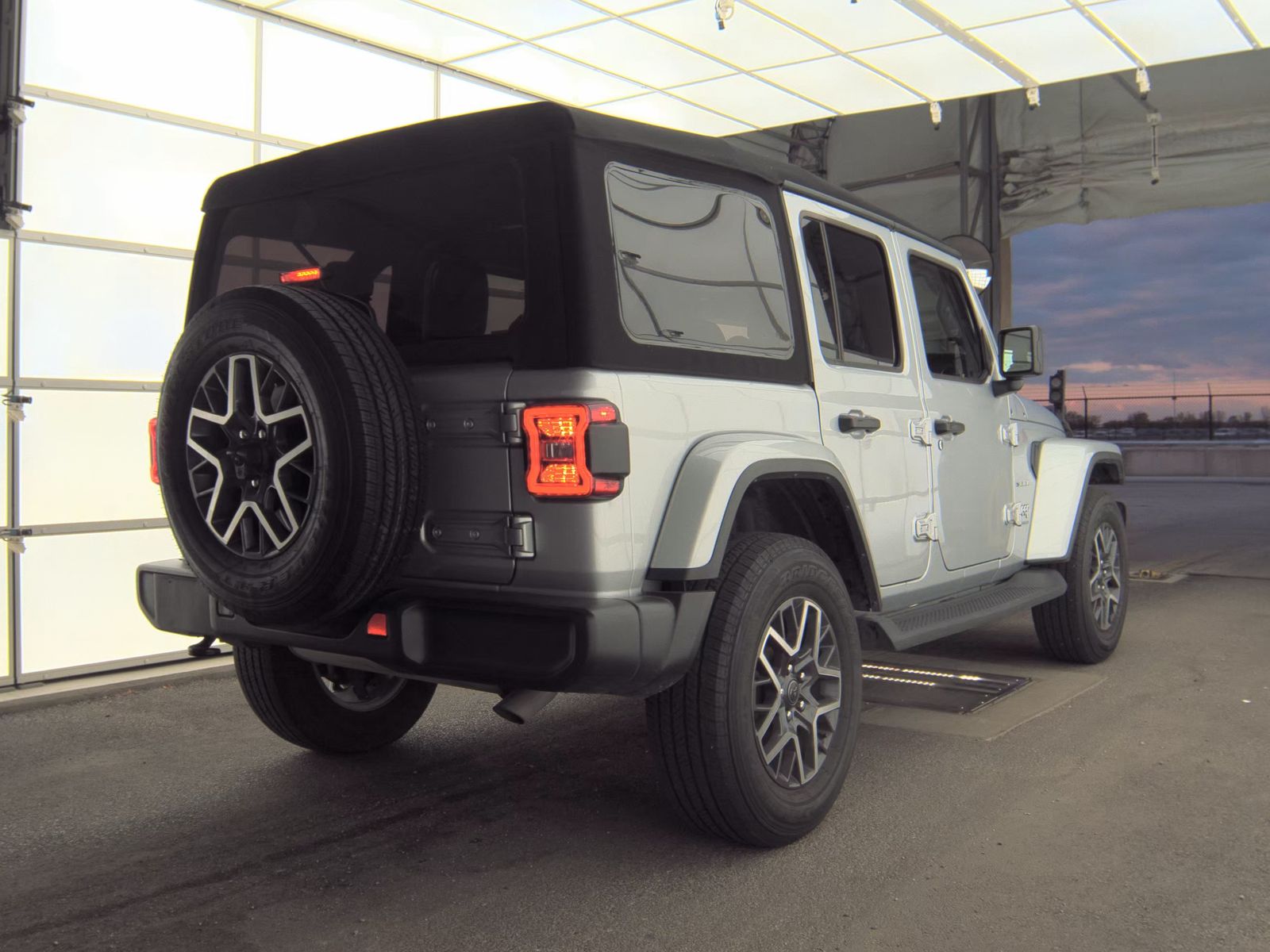 2024 Jeep Wrangler Sahara AWD