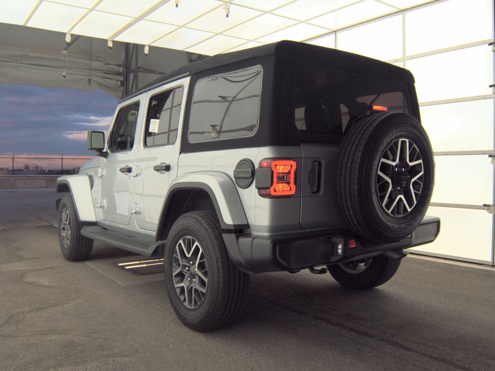2024 Jeep Wrangler Sahara AWD