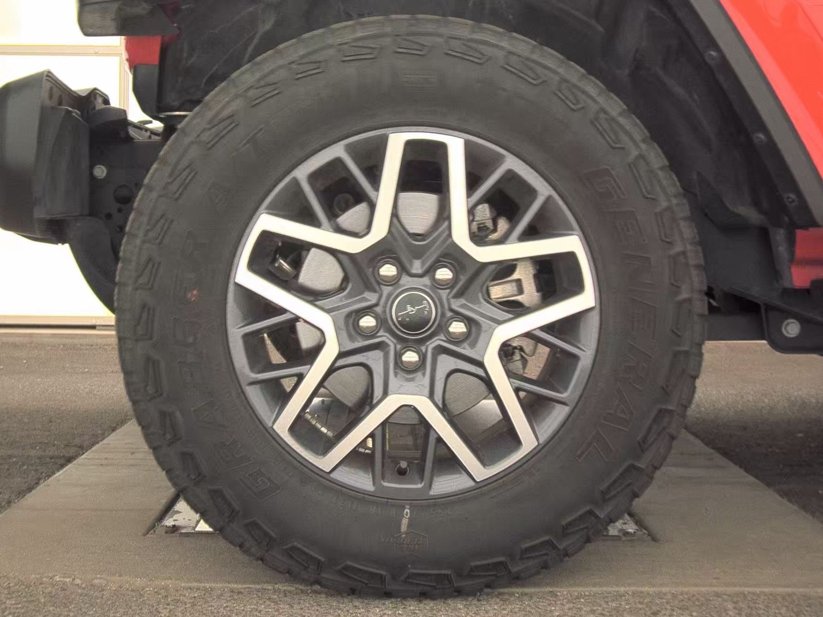 2024 Jeep Wrangler Sahara AWD