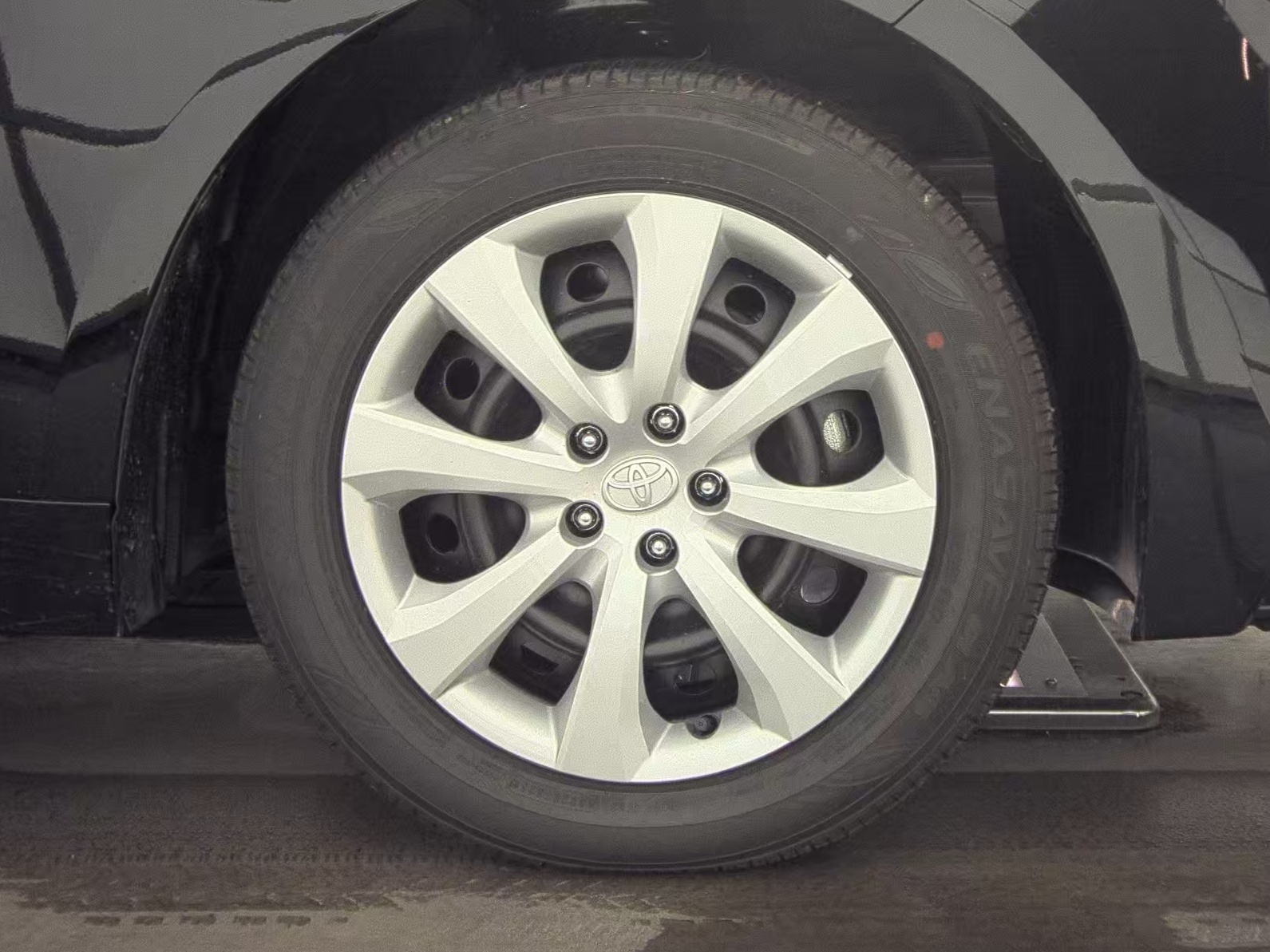 2025 Toyota Corolla LE FWD