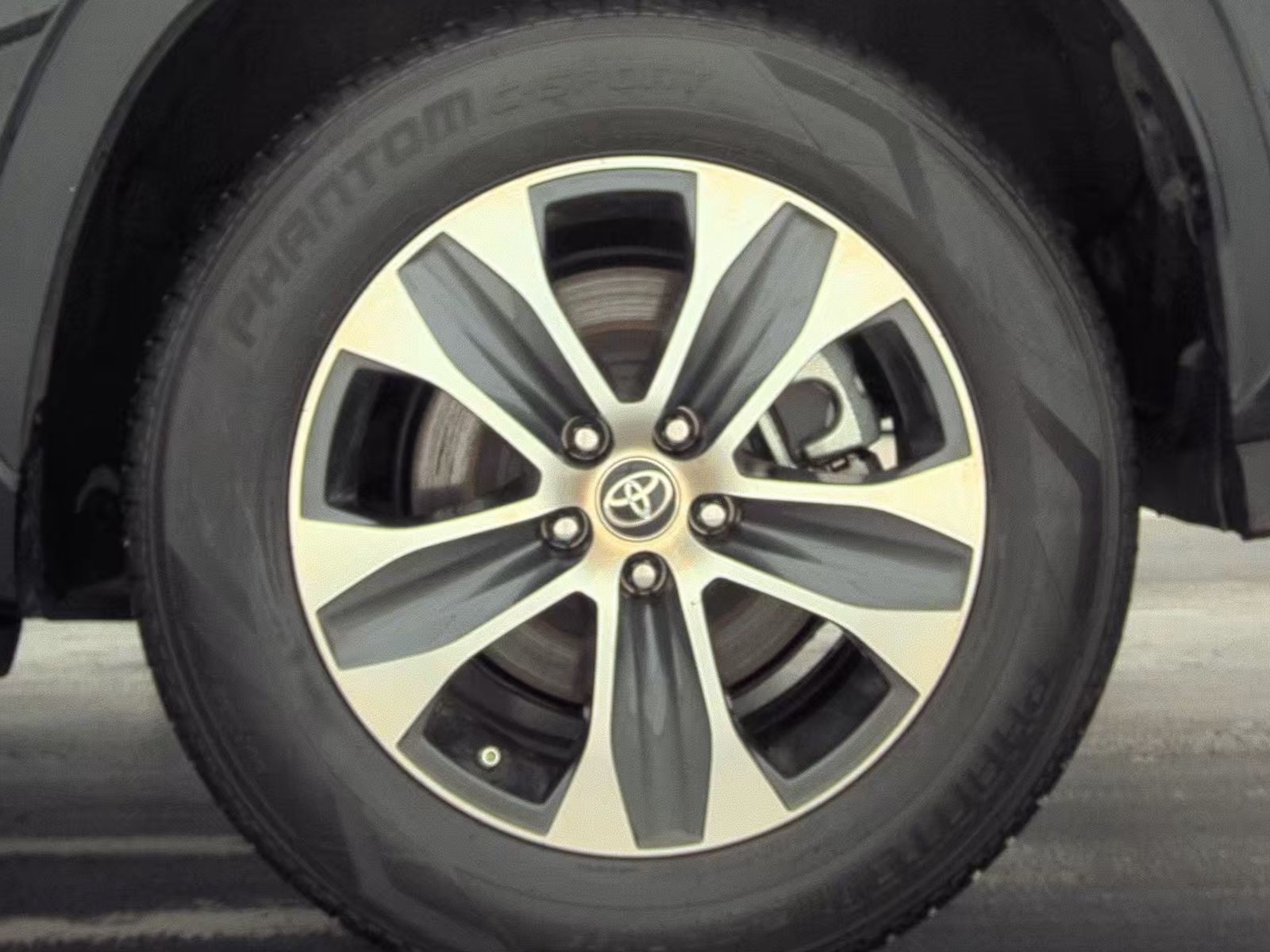 2023 Toyota Highlander XLE FWD