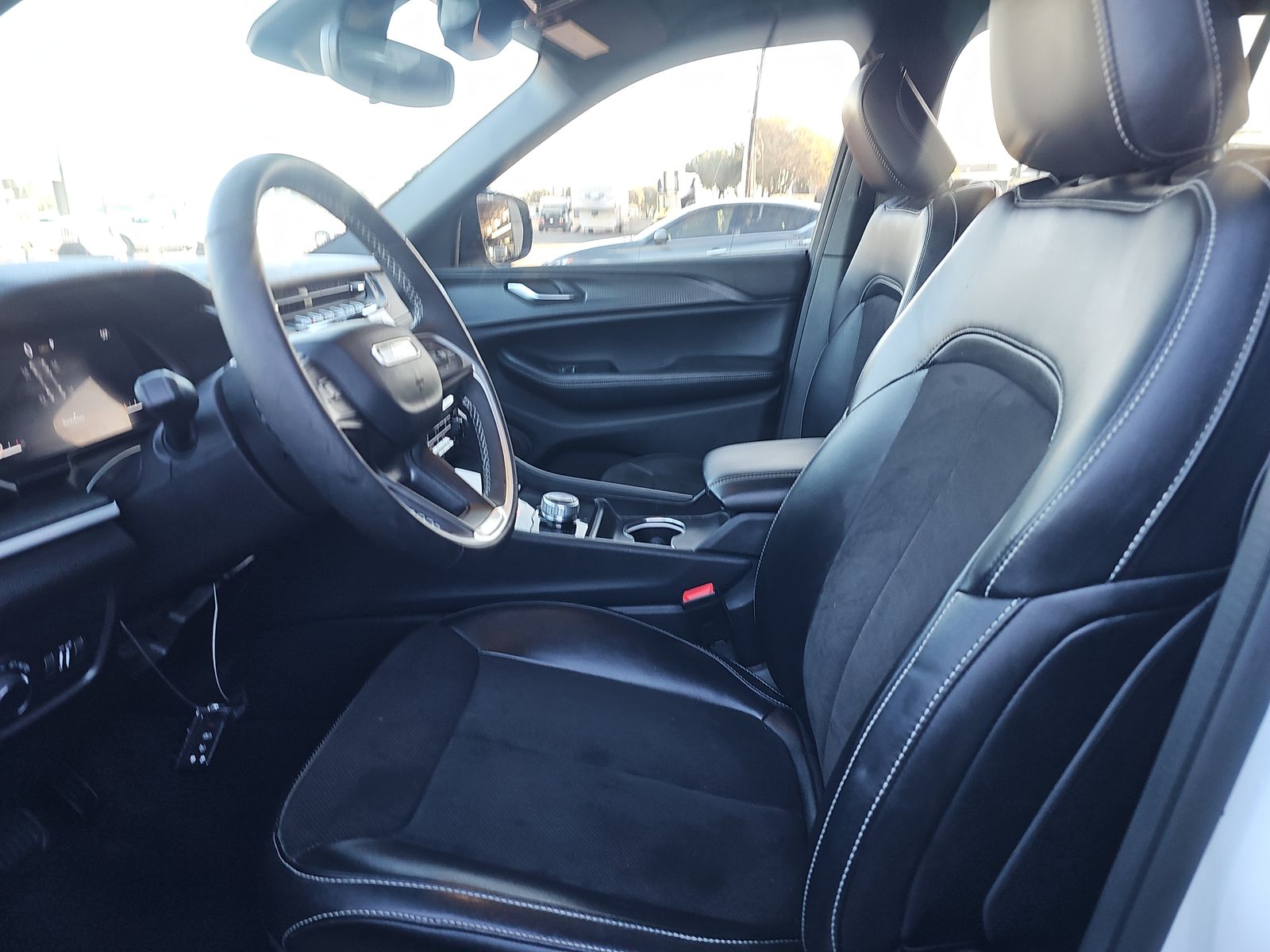 2024 Jeep Grand Cherokee Altitude AWD