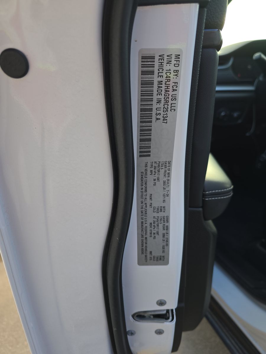 2024 Jeep Grand Cherokee Laredo AWD