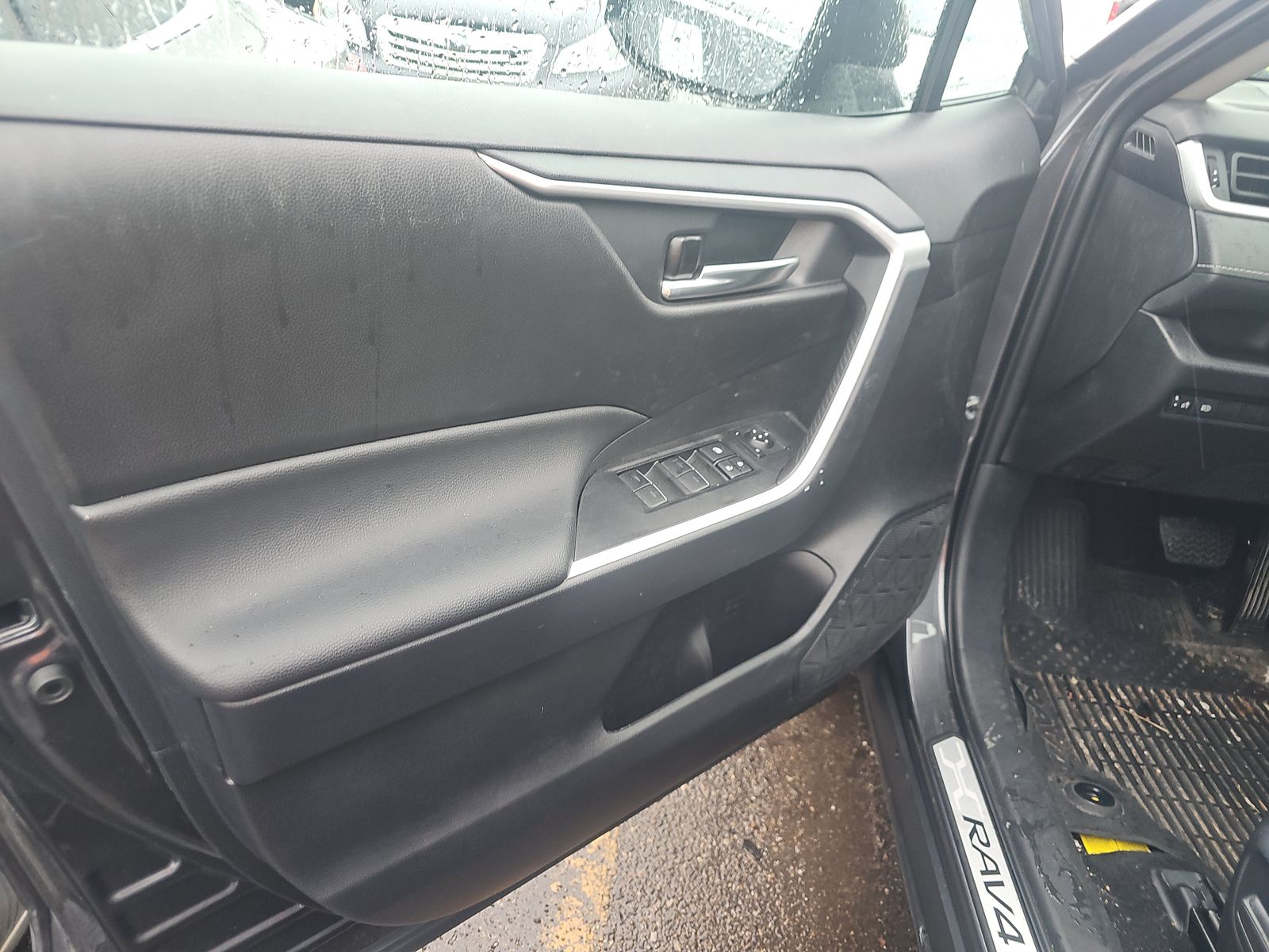 2025 Toyota RAV4 XLE AWD