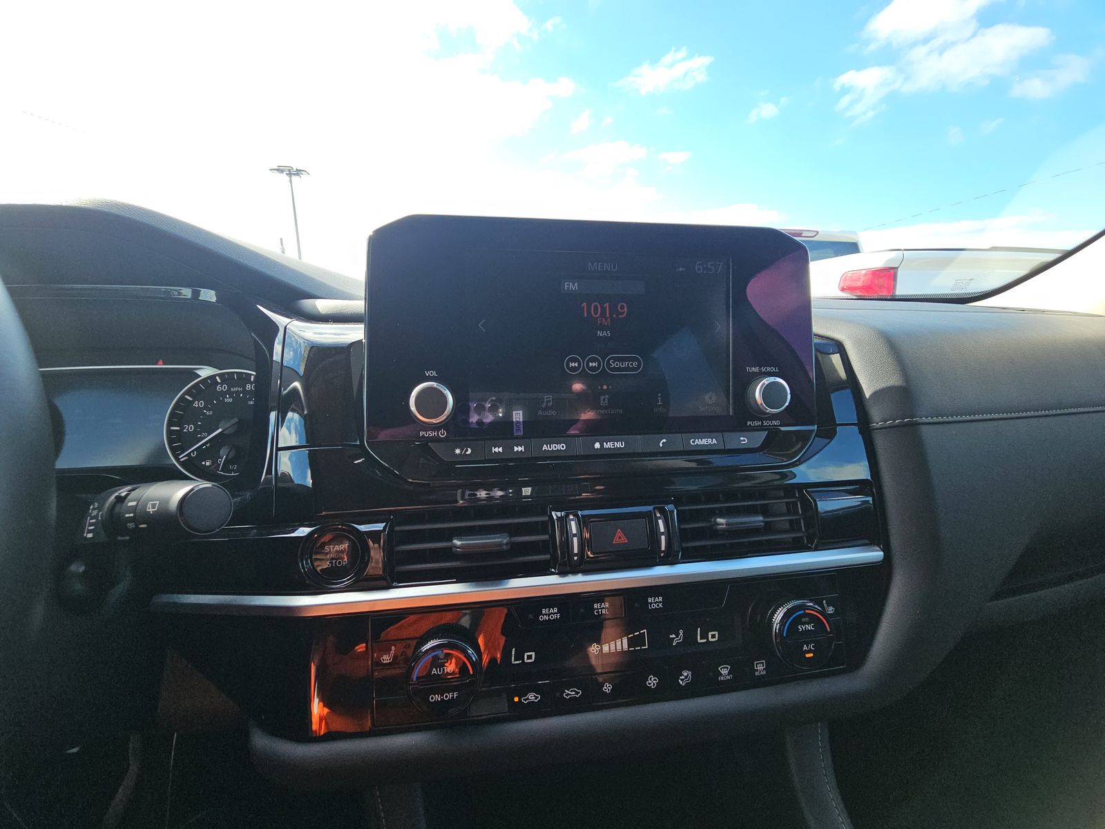 2025 Nissan Pathfinder SV FWD