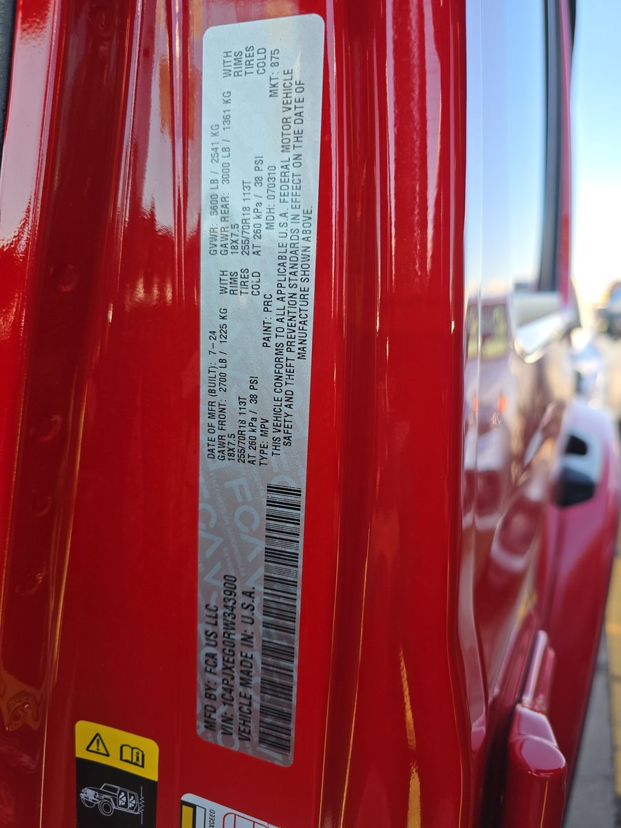 2024 Jeep Wrangler Sahara AWD