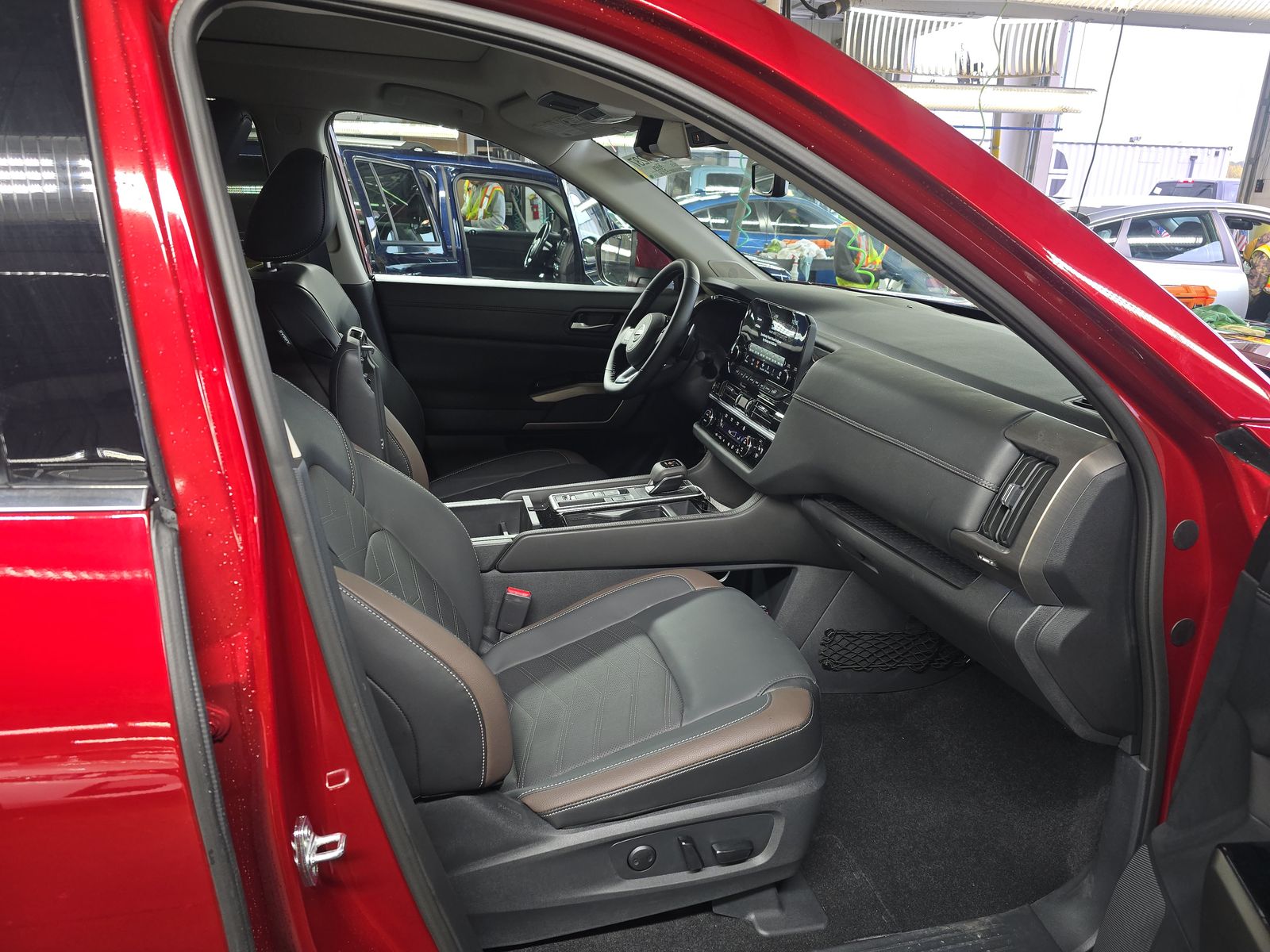 2025 Nissan Pathfinder Platinum FWD