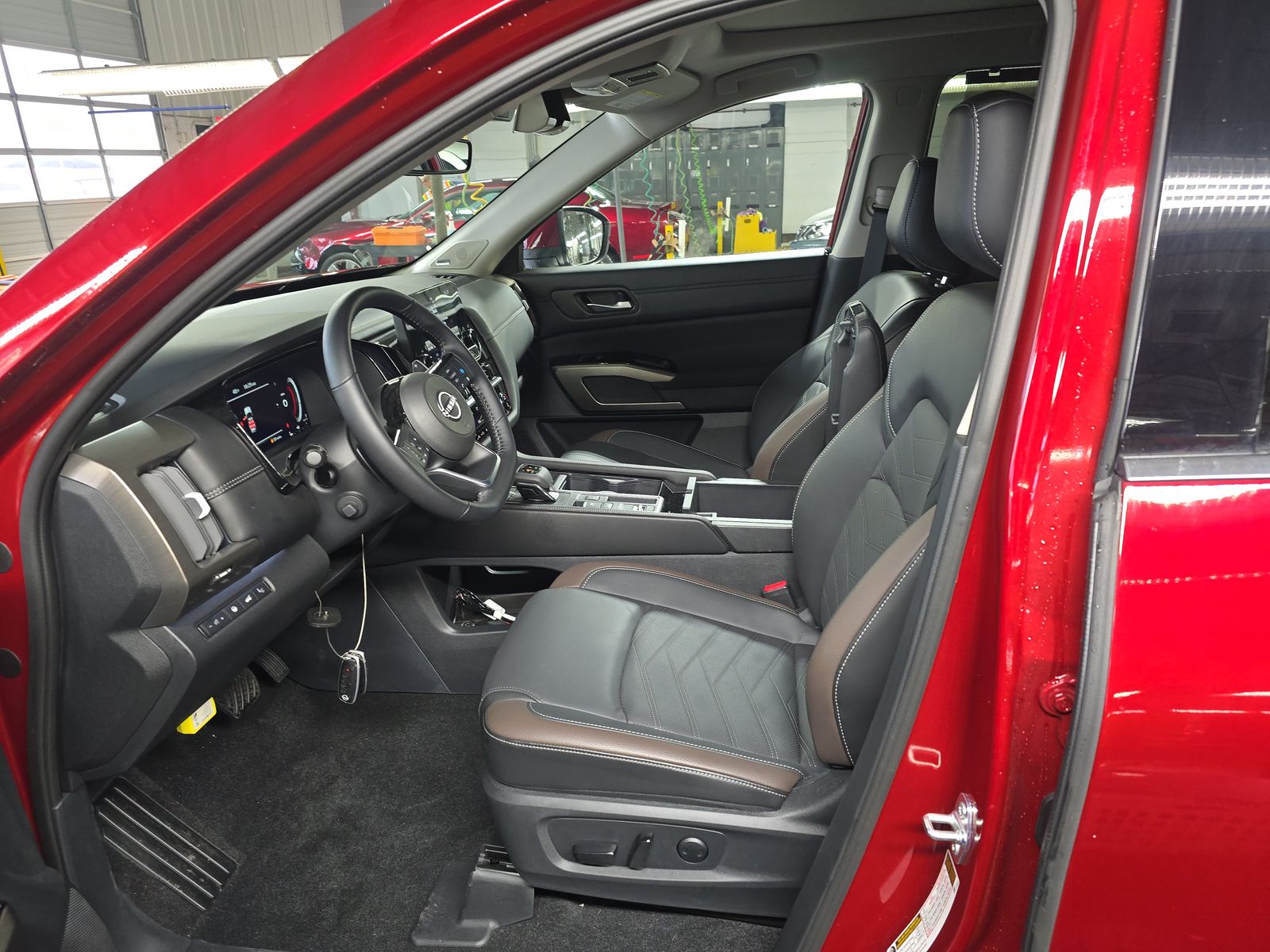 2025 Nissan Pathfinder Platinum FWD