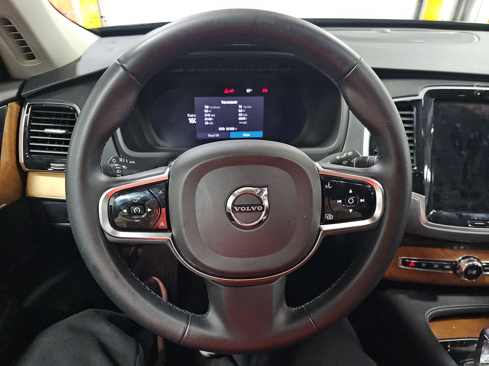 2024 Volvo XC90 B5 Plus AWD