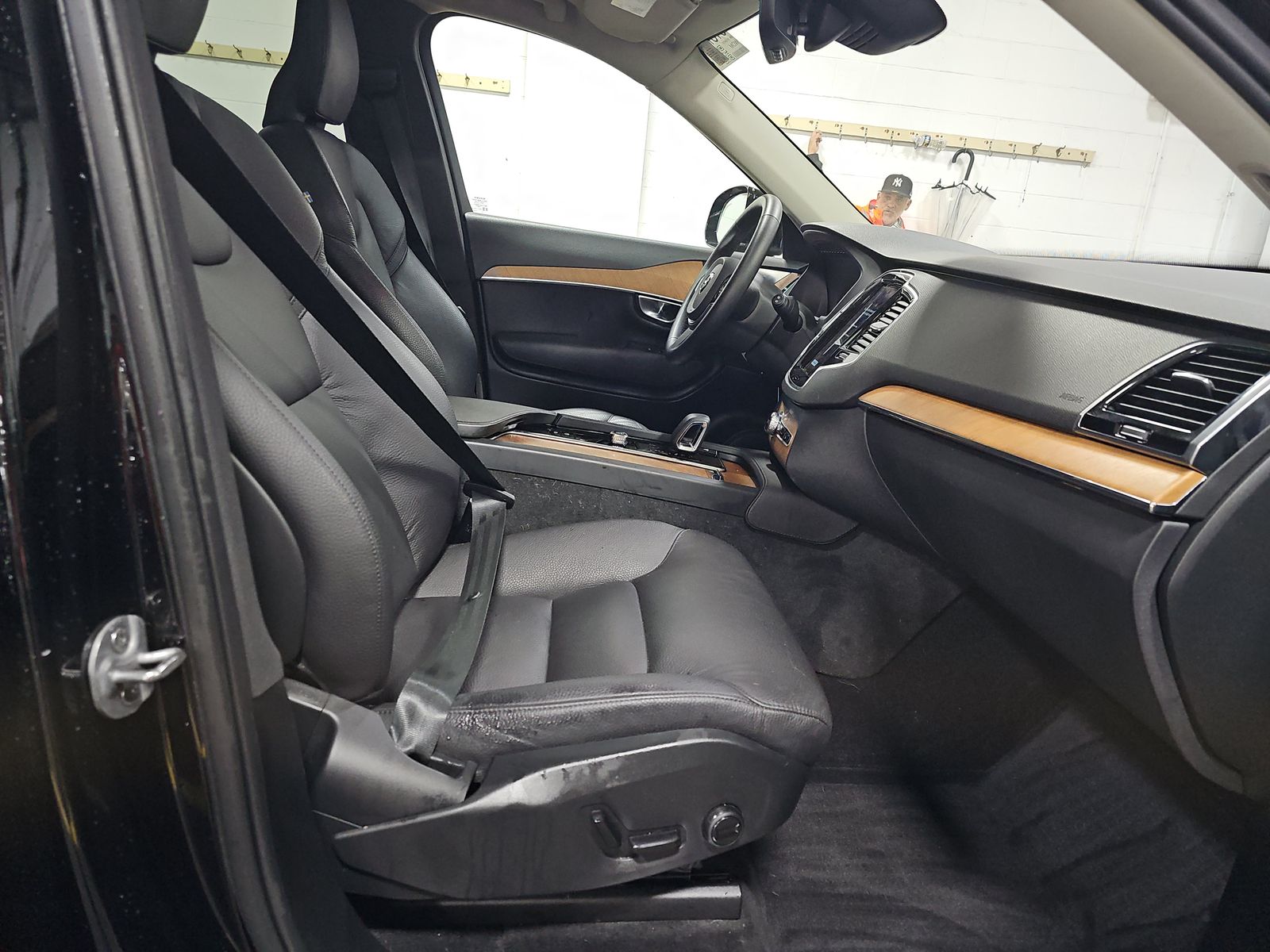 2024 Volvo XC90 B5 Plus AWD