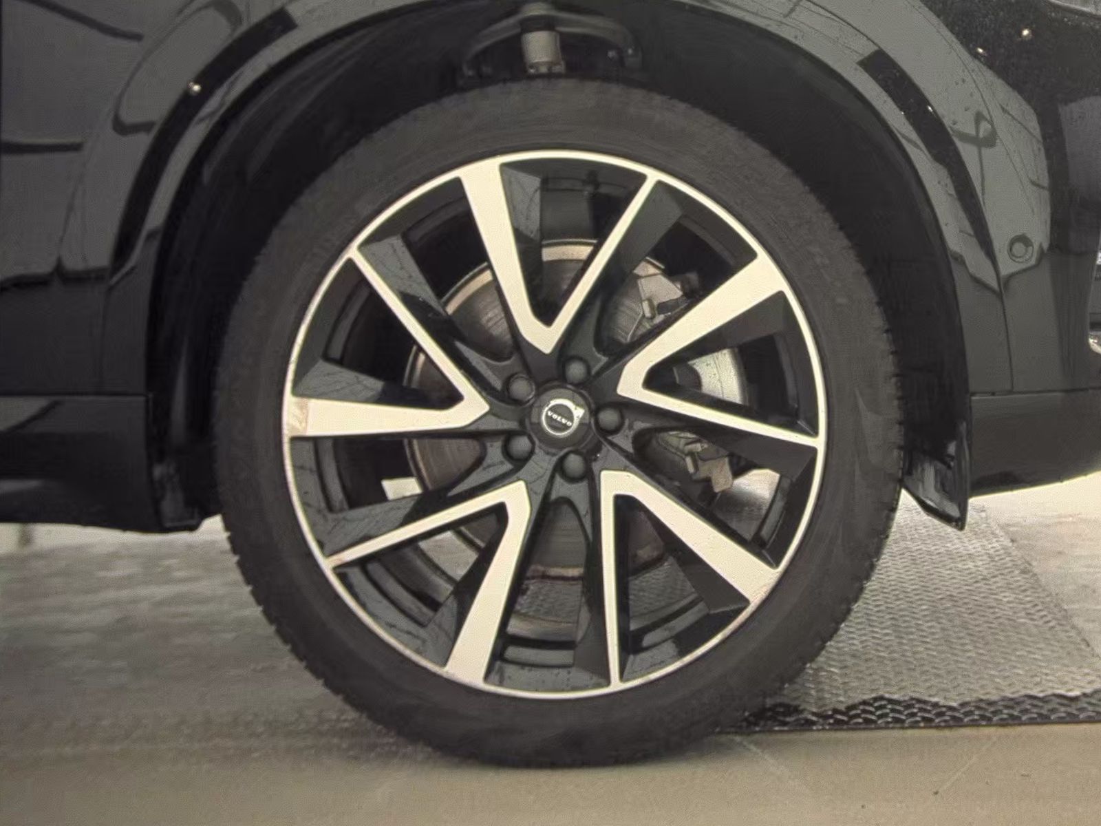 2024 Volvo XC90 B5 Plus AWD