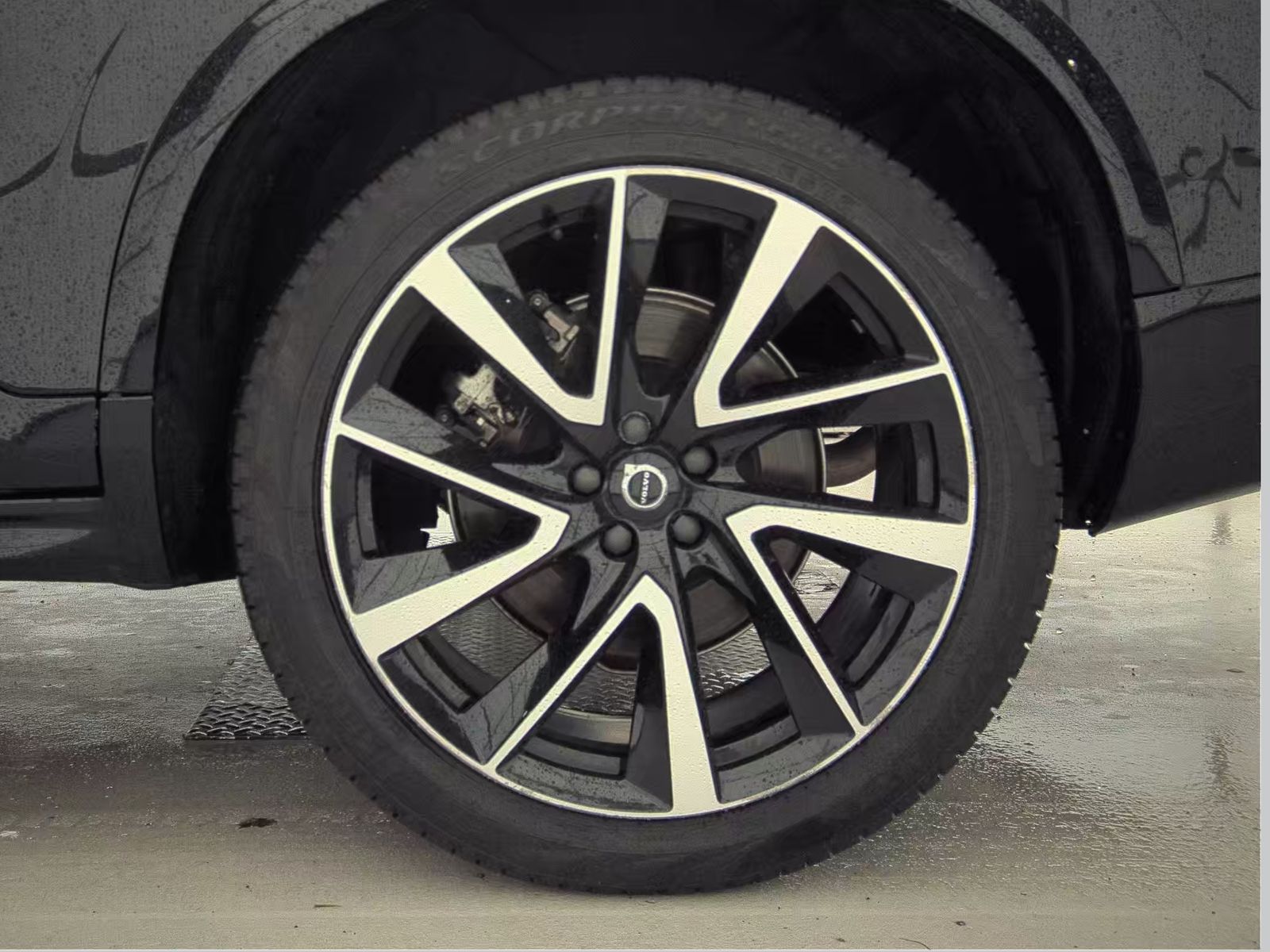 2024 Volvo XC90 B5 Plus AWD