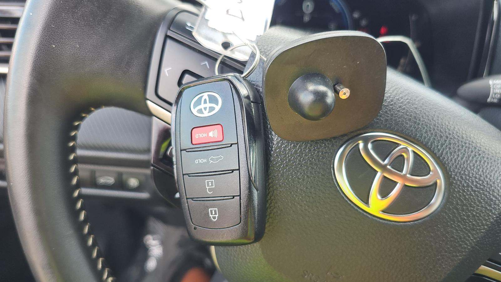 2025 Toyota Camry SE FWD