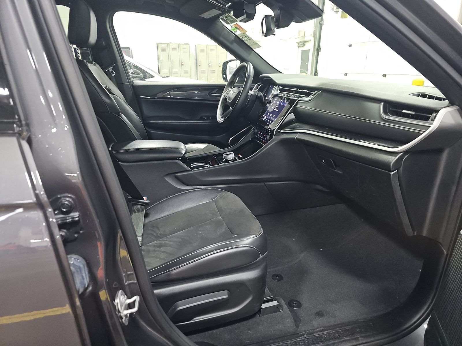 2022 Jeep Grand Cherokee Altitude AWD