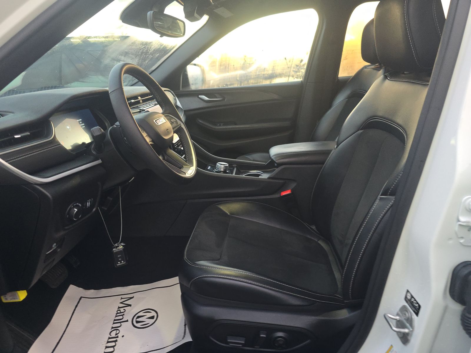 2024 Jeep Grand Cherokee Altitude AWD