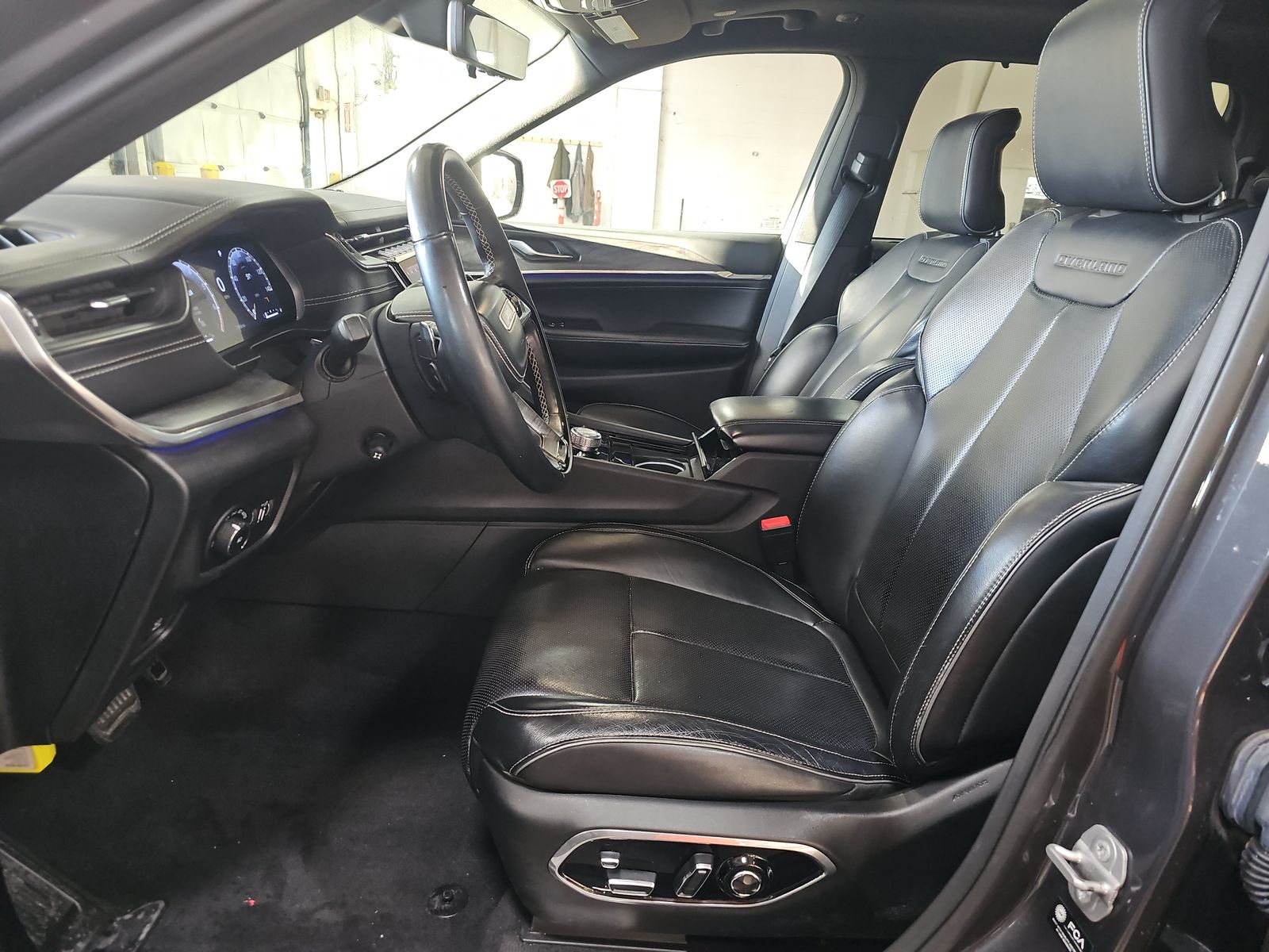 2022 Jeep Grand Cherokee Overland AWD