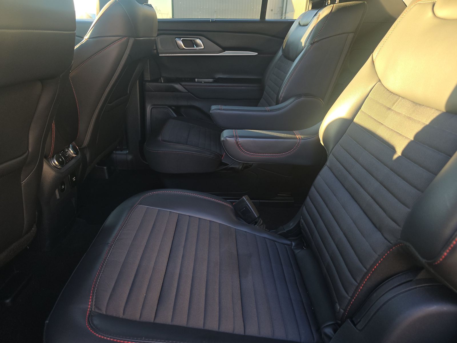 2025 Ford Explorer ST-Line AWD