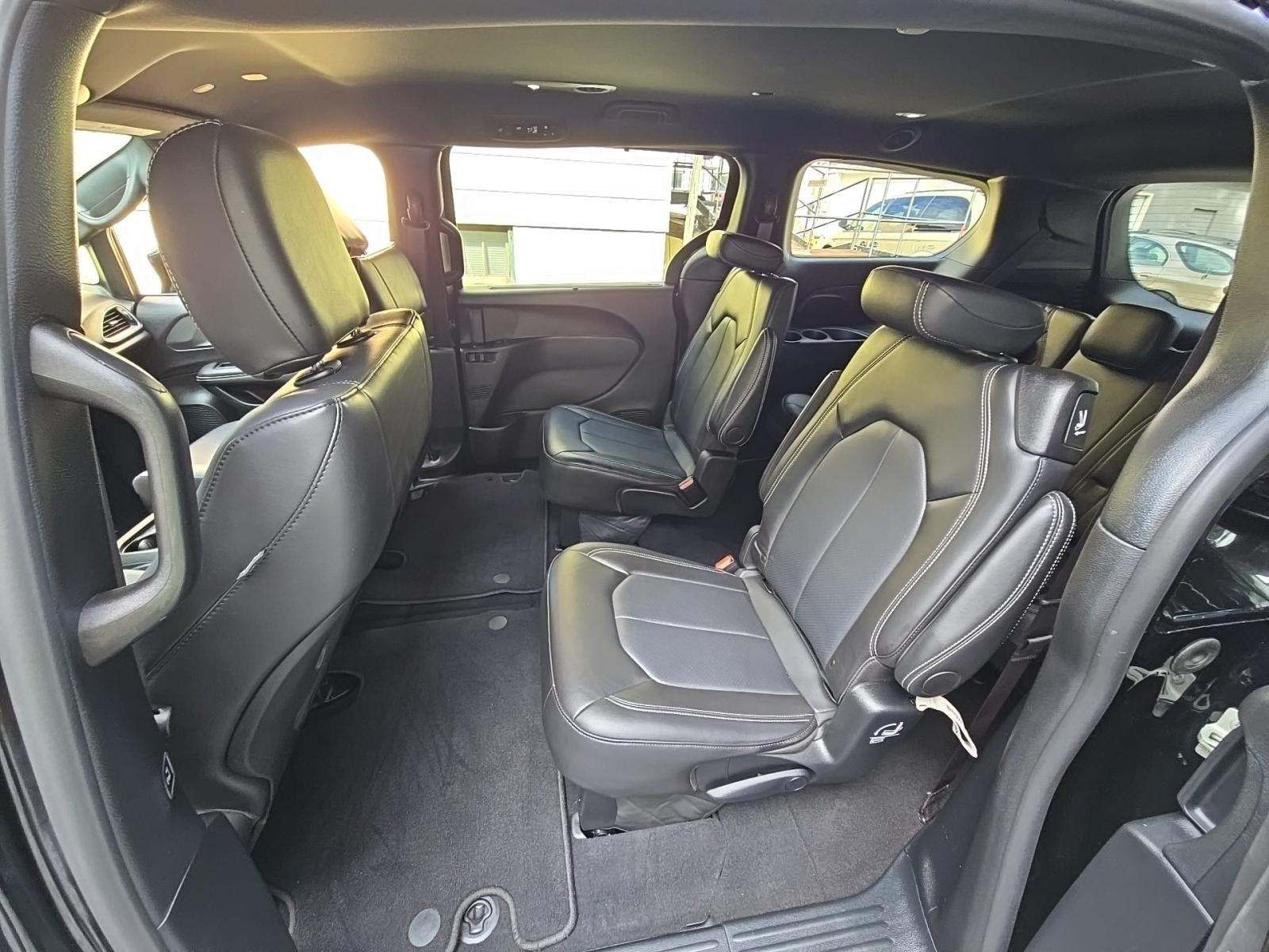 2025 Chrysler Pacifica Select FWD